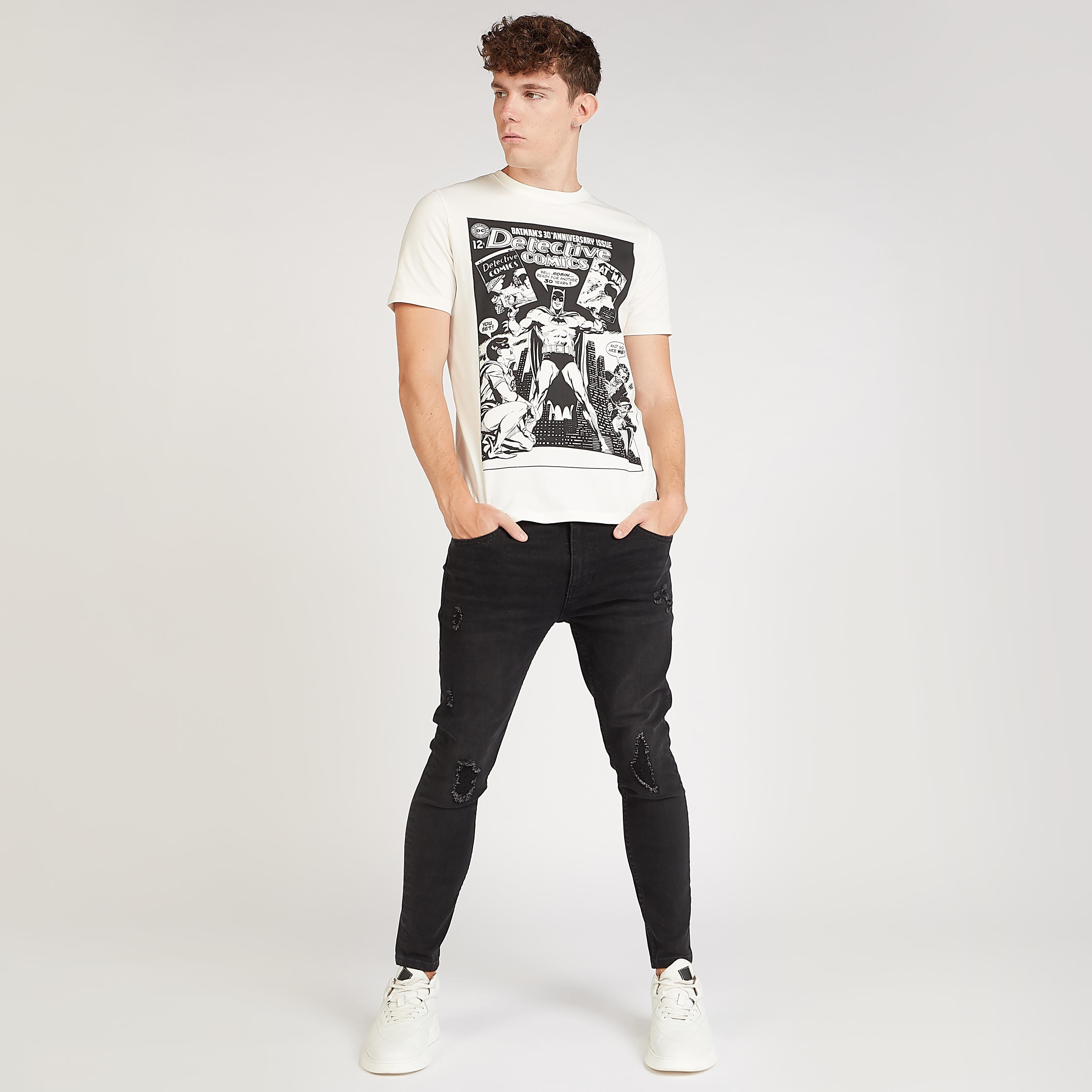 تيشيرت بياقة ضيقة وأكمام قصيرة وطبعات-men-clothing-tshirtsandpolos-tshirts-image-2
