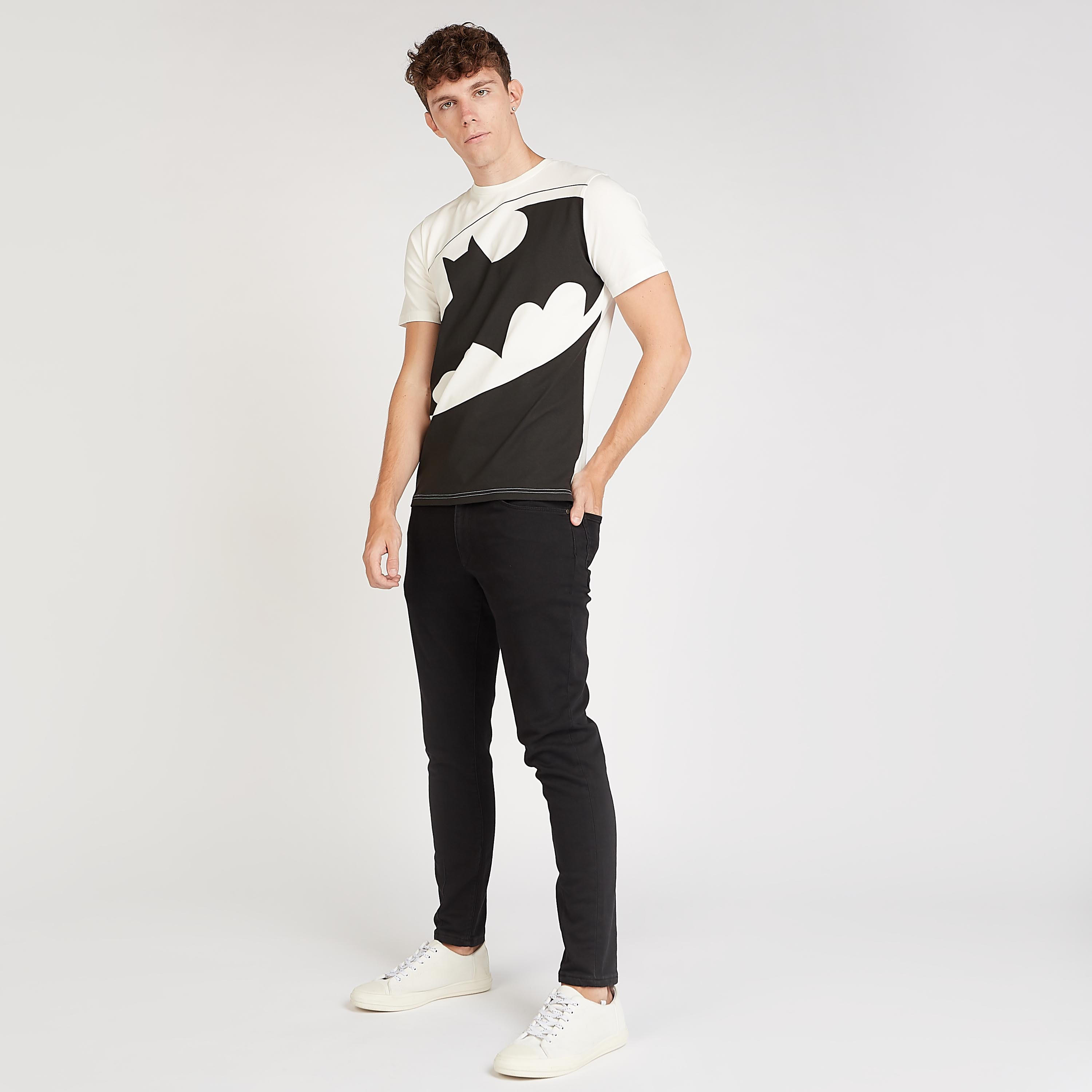 تيشيرت سليم بأكمام قصيرة وياقة ضيقة وطبعات باتمان-men-clothing-tshirtsandpolos-tshirts-image-2