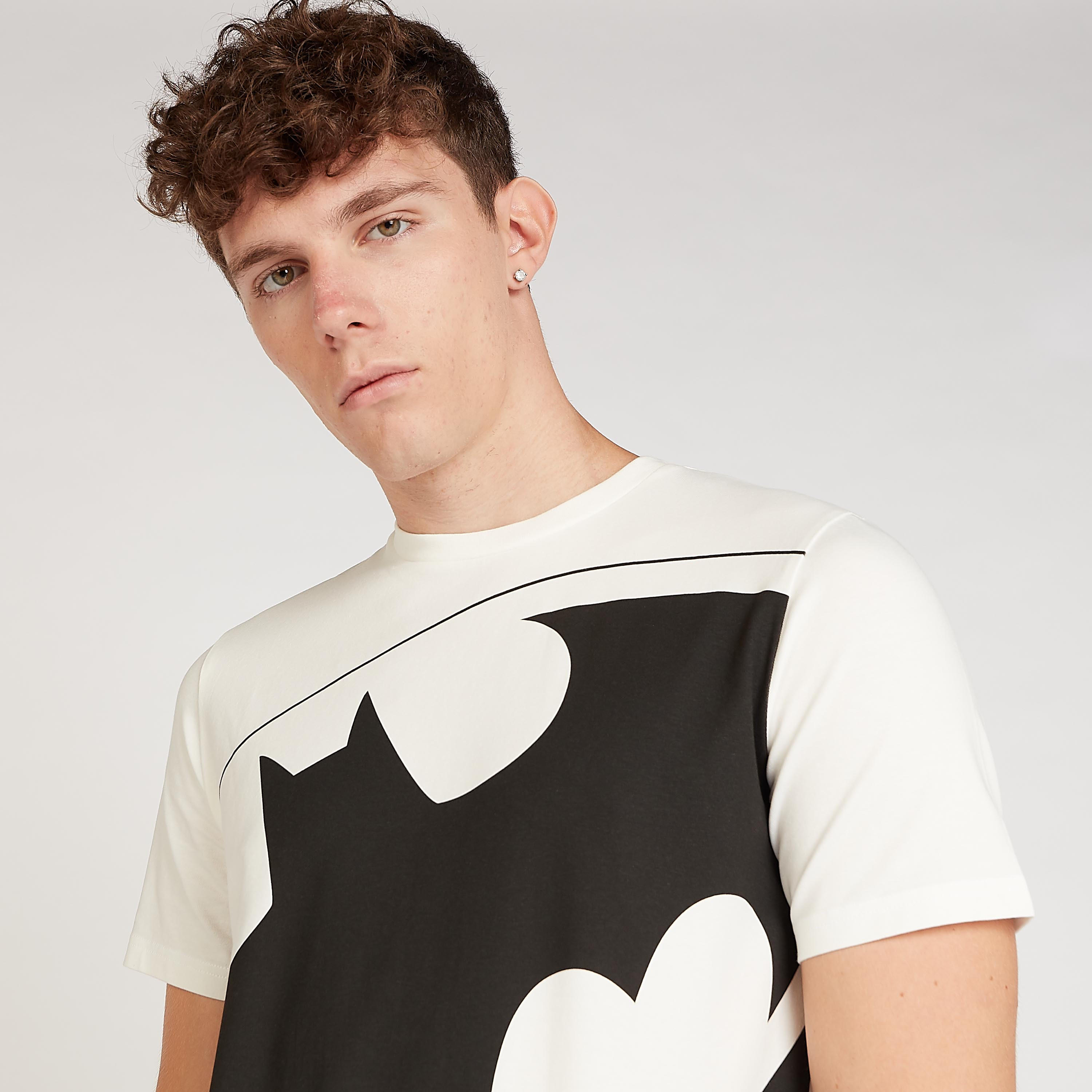 تيشيرت سليم بأكمام قصيرة وياقة ضيقة وطبعات باتمان-men-clothing-tshirtsandpolos-tshirts-image-3