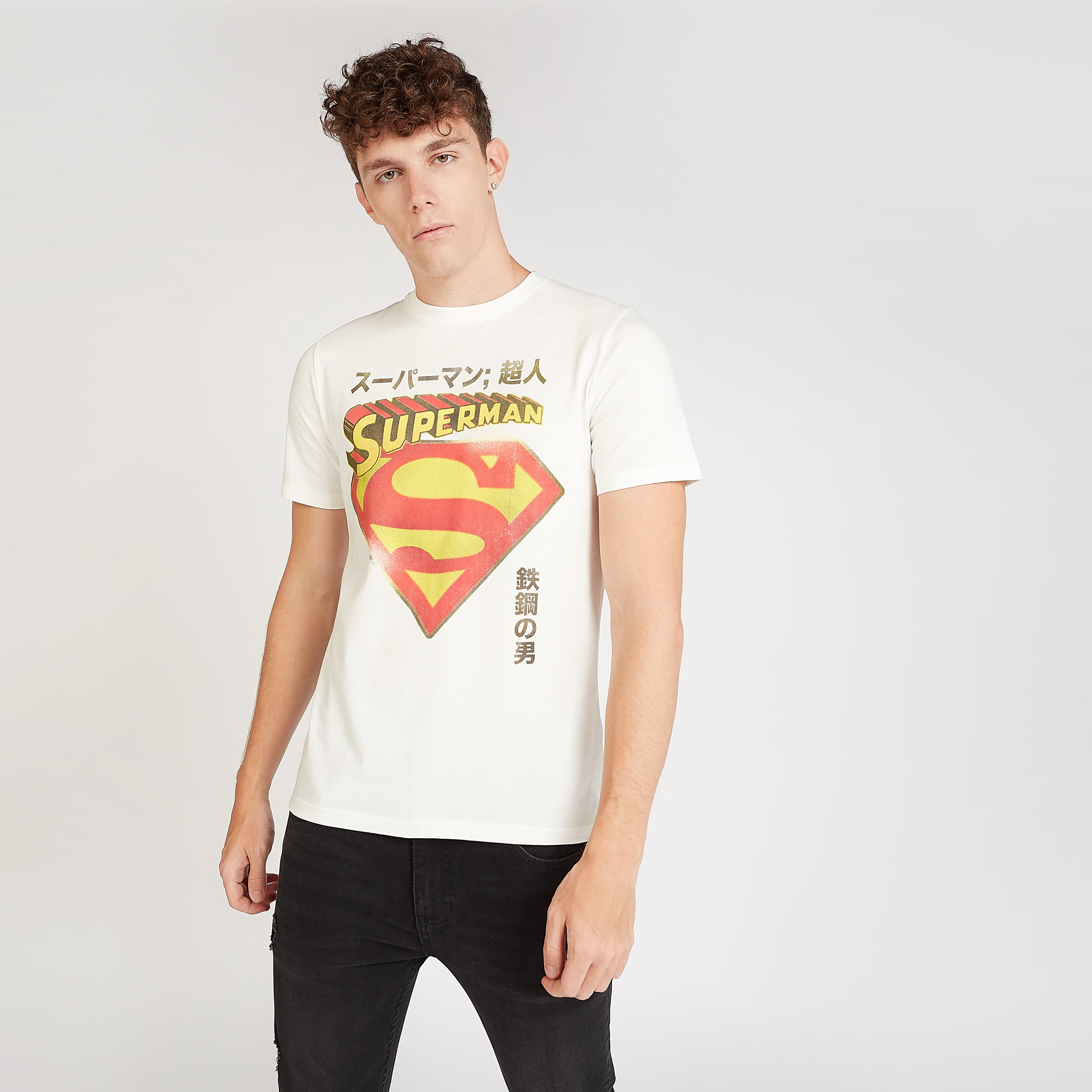 تيشيرت سليم فيت بياقة ضيّقة وأكمام قصيرة وطبعات سوبرمان-men-clothing-tshirtsandpolos-tshirts-image-1