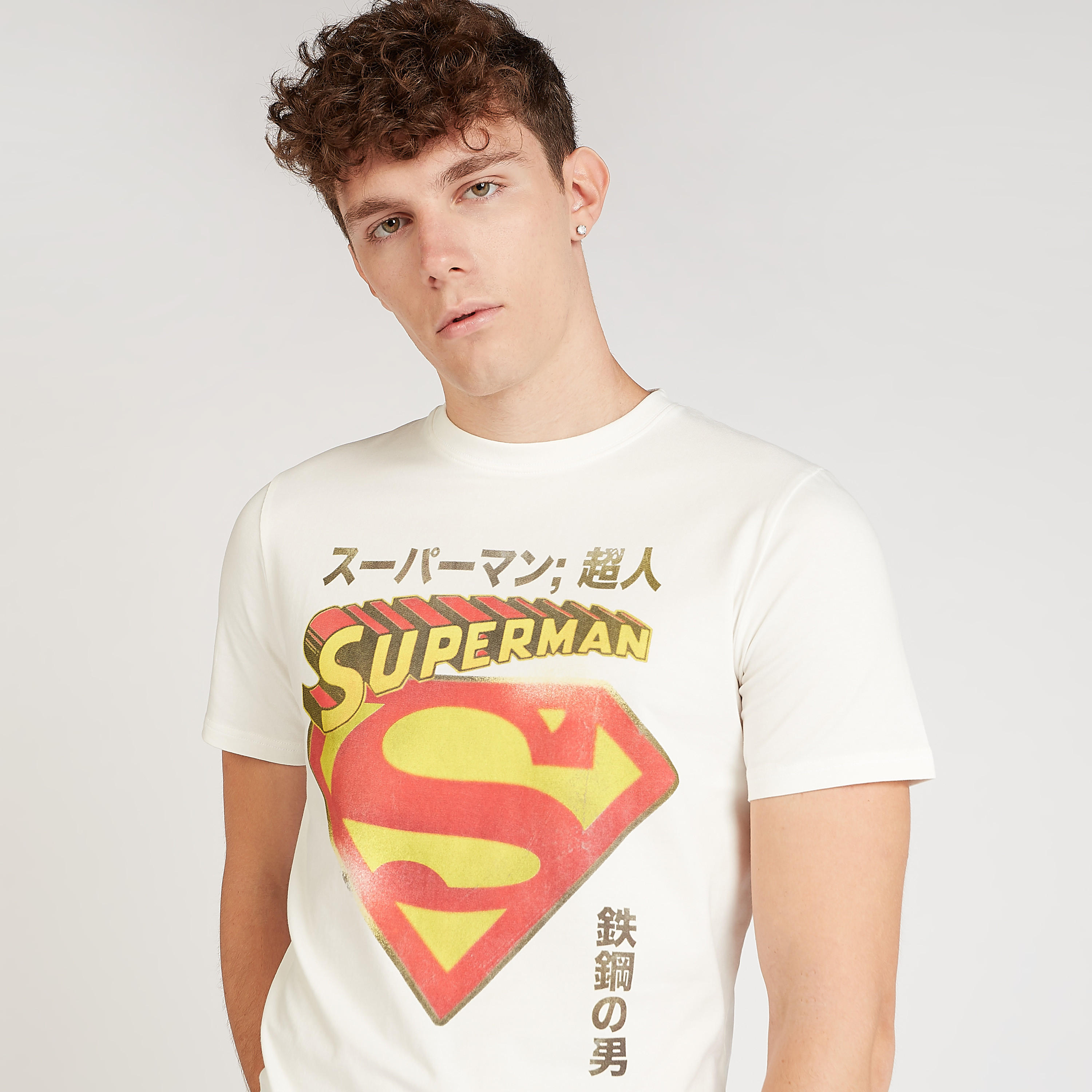 تيشيرت سليم فيت بياقة ضيّقة وأكمام قصيرة وطبعات سوبرمان-men-clothing-tshirtsandpolos-tshirts-image-3