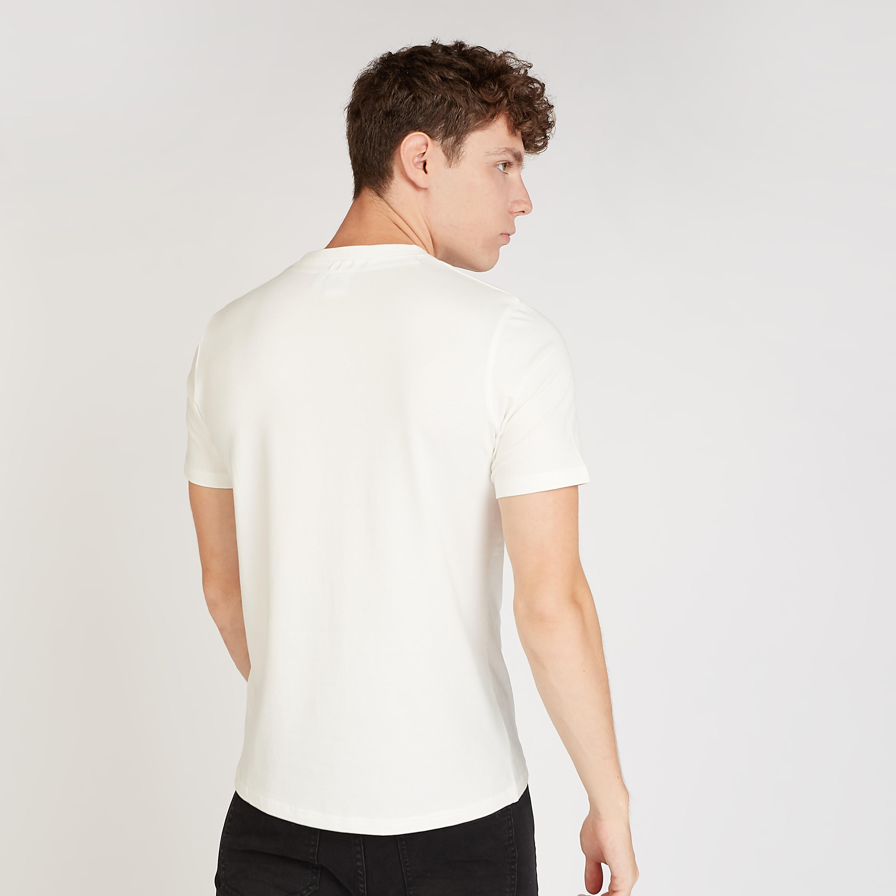 تيشيرت سليم فيت بياقة ضيّقة وأكمام قصيرة وطبعات سوبرمان-men-clothing-tshirtsandpolos-tshirts-image-4