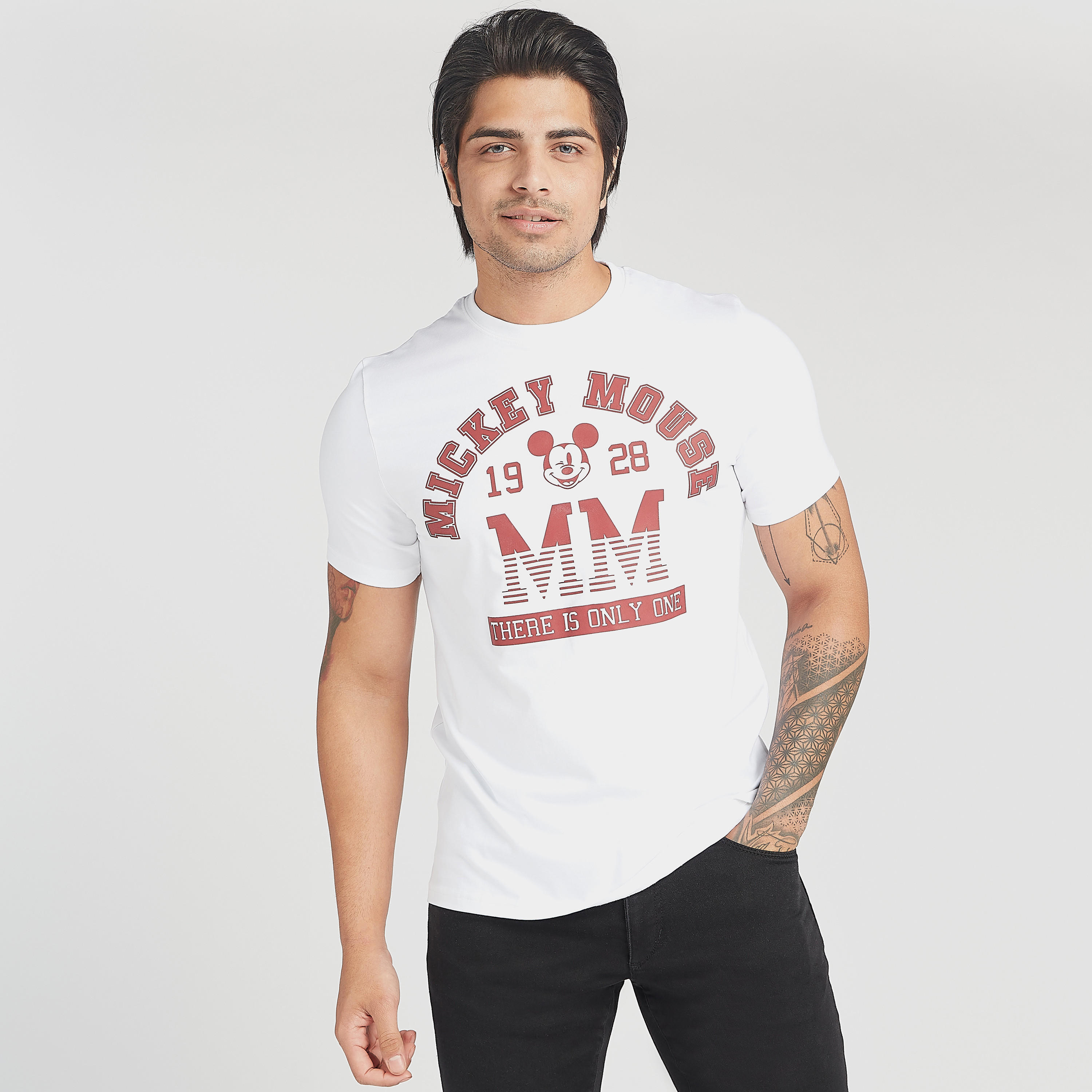 تيشيرت بياقة ضيّقة وأكمام قصيرة وطبعات ميكي ماوس-men-clothing-tshirtsandpolos-tshirts-image-1