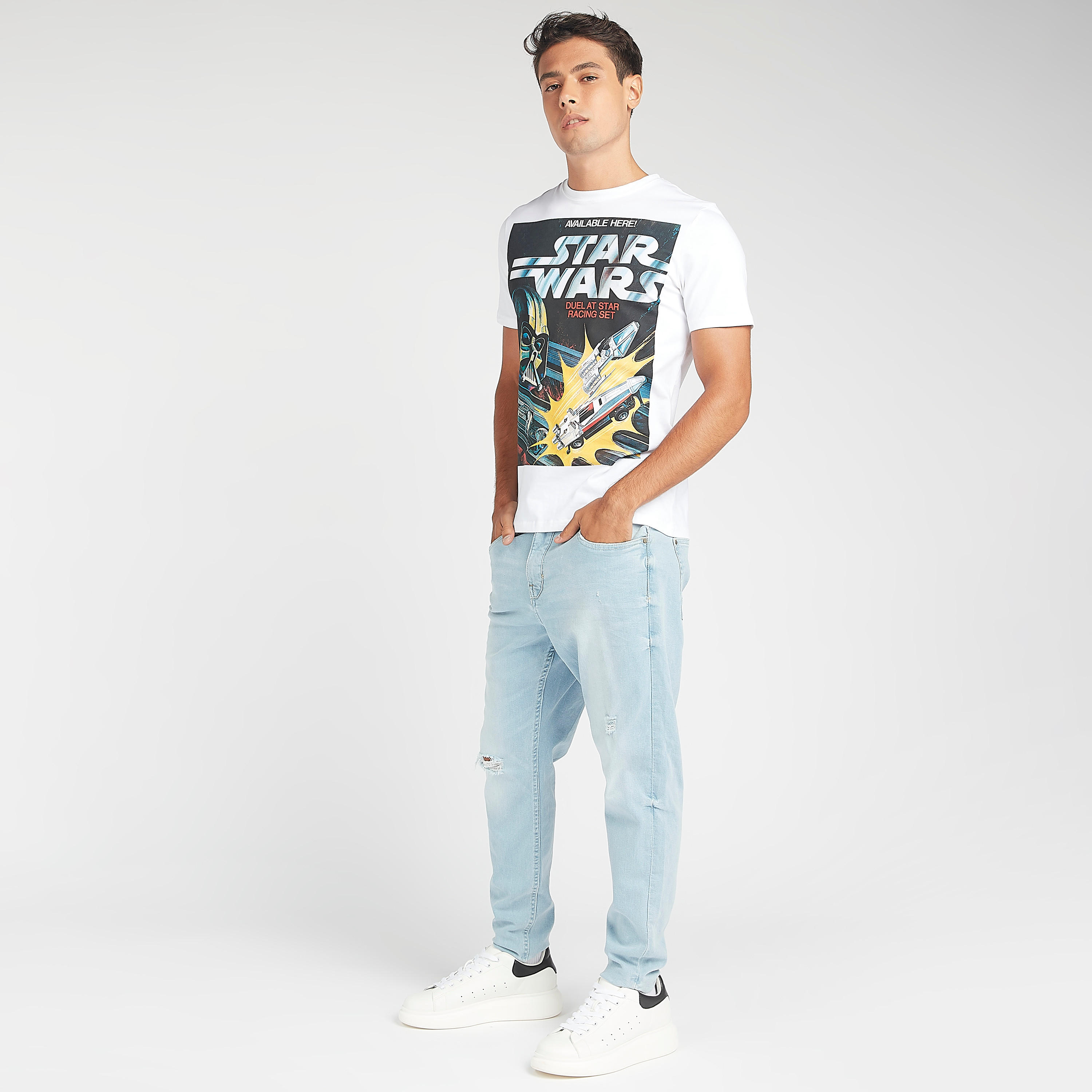 تيشيرت بياقة ضيقة وأكمام قصيرة وطبعات ستار وورز-men-clothing-tshirtsandpolos-tshirts-image-2