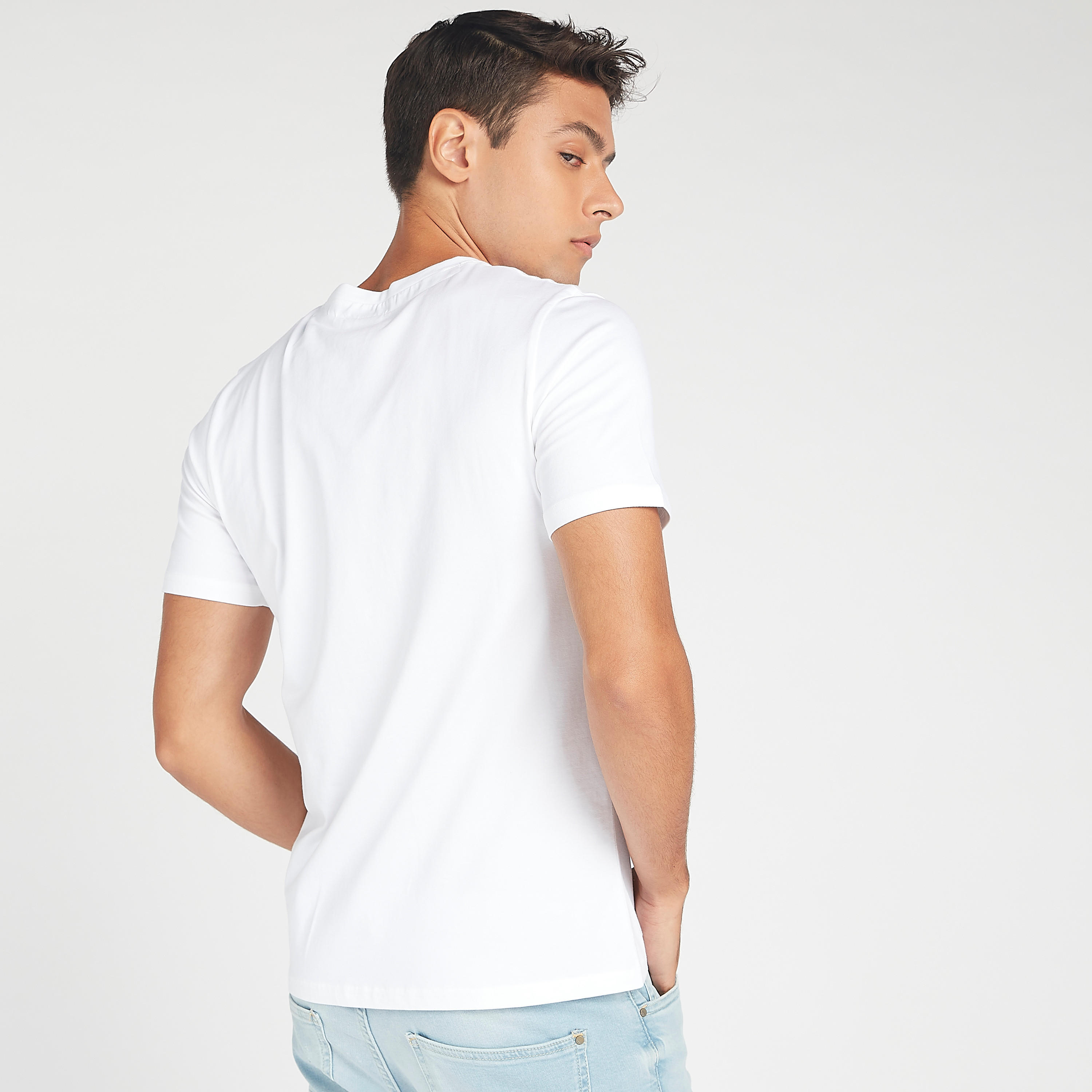 تيشيرت بياقة ضيقة وأكمام قصيرة وطبعات ستار وورز-men-clothing-tshirtsandpolos-tshirts-image-4