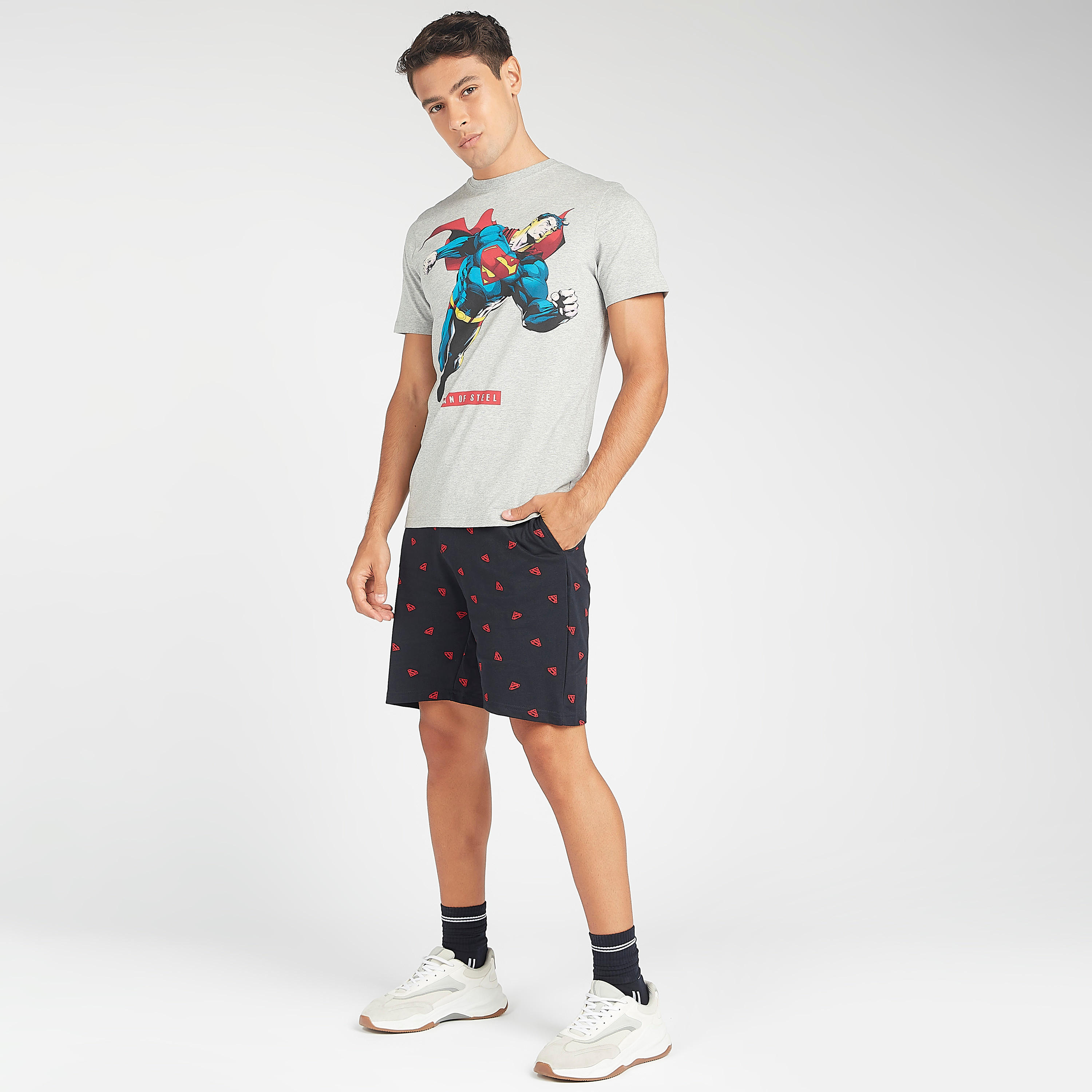تيشيرت بياقة ضيقة وأكمام قصيرة وطبعات سوبرمان-men-clothing-tshirtsandpolos-tshirts-image-2