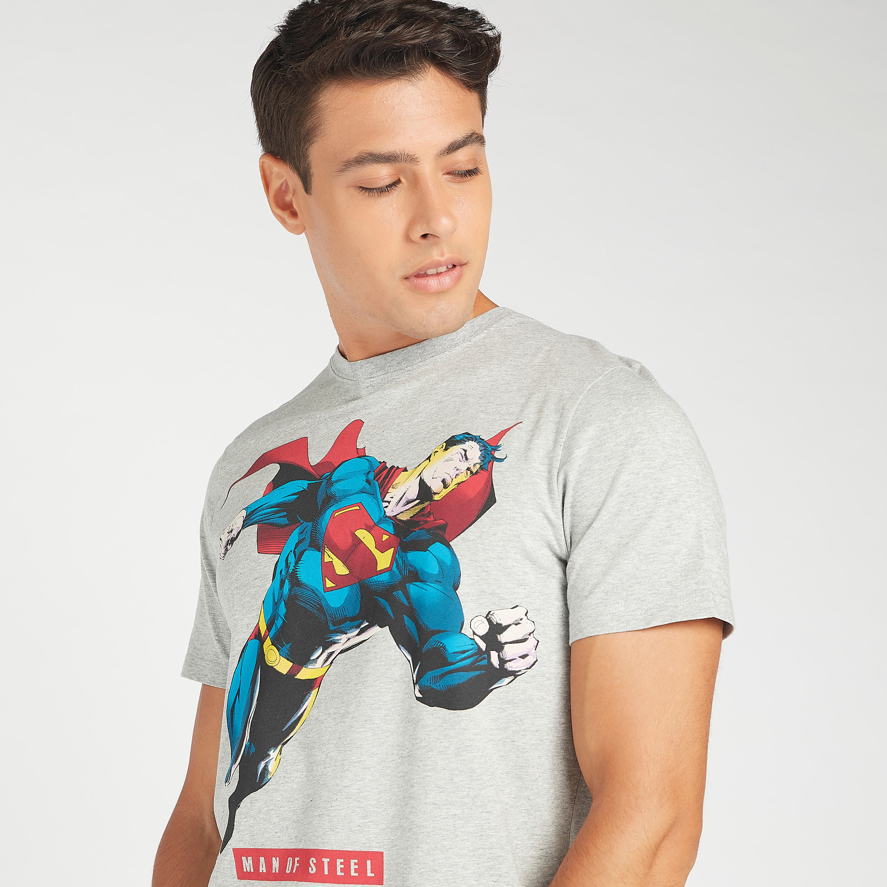 تيشيرت بياقة ضيقة وأكمام قصيرة وطبعات سوبرمان-men-clothing-tshirtsandpolos-tshirts-image-3