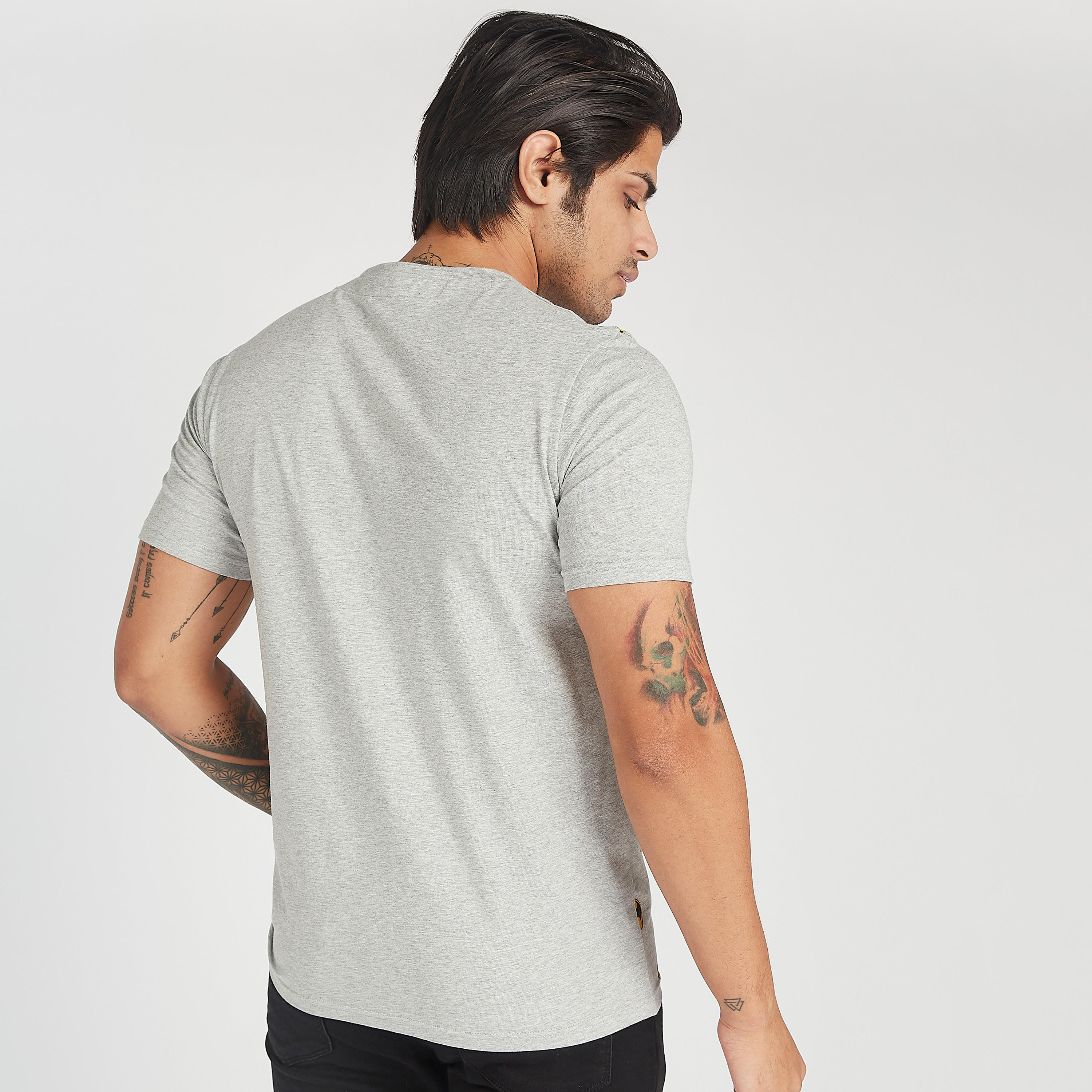تيشيرت بياقة ضيّقة وأكمام قصيرة وطبعات باتمان-men-clothing-tshirtsandpolos-tshirts-image-4