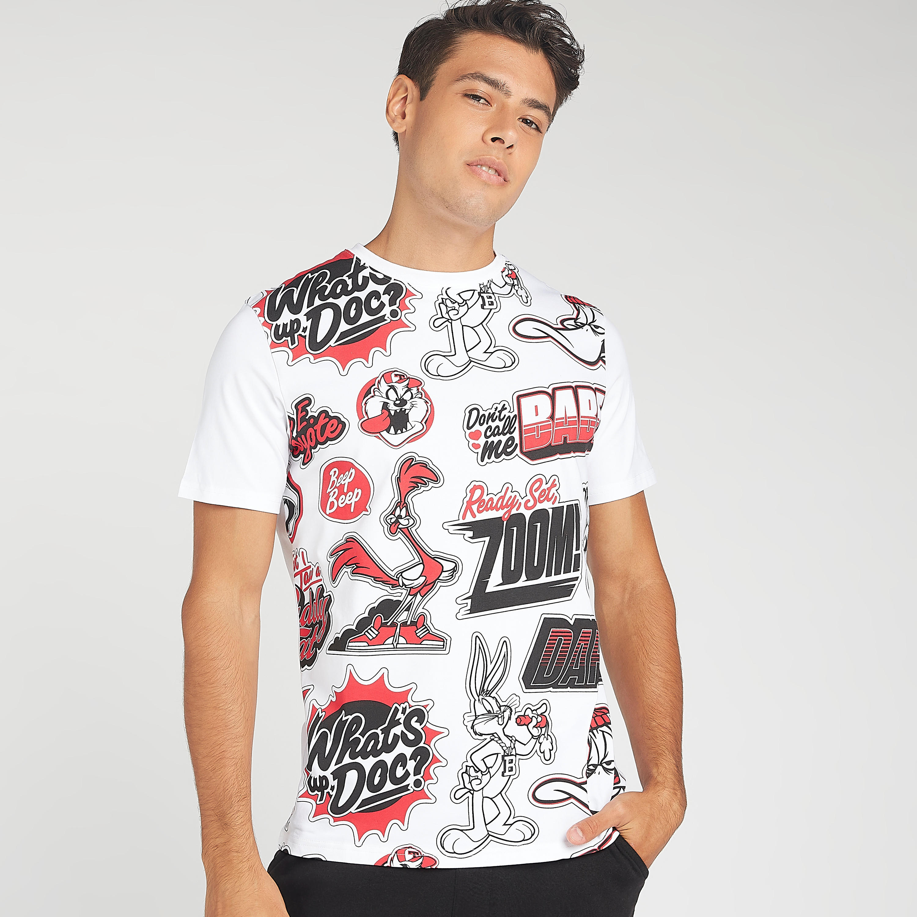 تيشيرت بياقة ضيّقة وطبعات جرافيك وأكمام قصيرة-men-clothing-tshirtsandpolos-tshirts-image-1