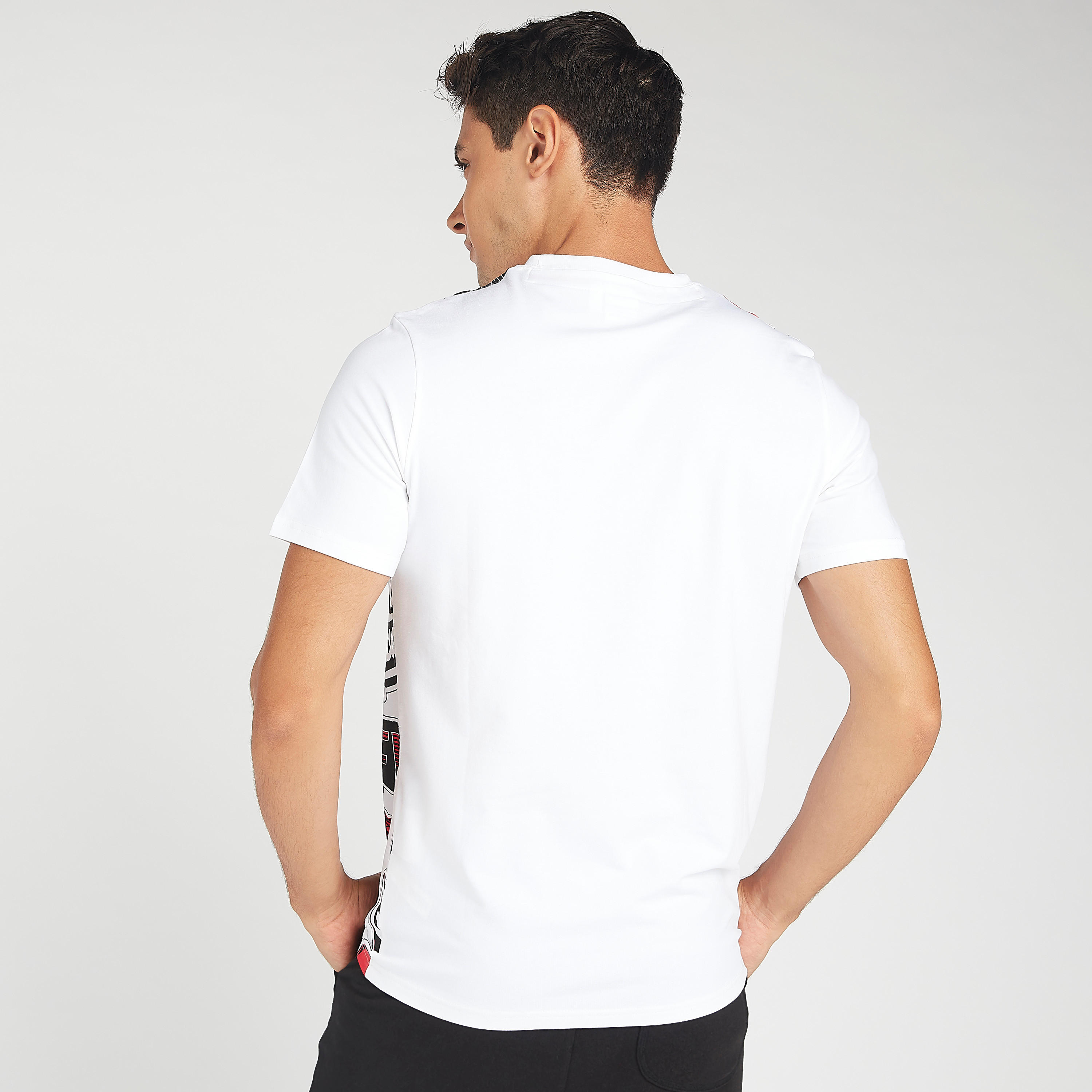 تيشيرت بياقة ضيّقة وطبعات جرافيك وأكمام قصيرة-men-clothing-tshirtsandpolos-tshirts-image-4