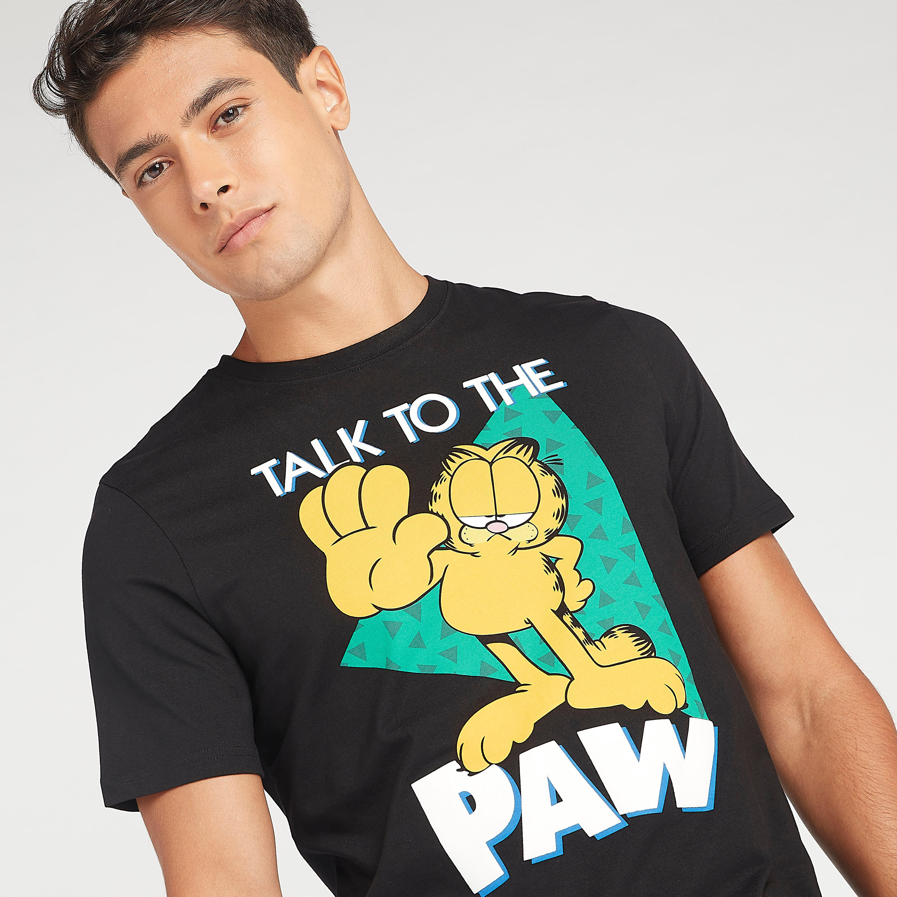 تيشيرت بياقة ضيّقة وأكمام قصيرة وطبعات غارفيلد-men-clothing-tshirtsandpolos-tshirts-image-1