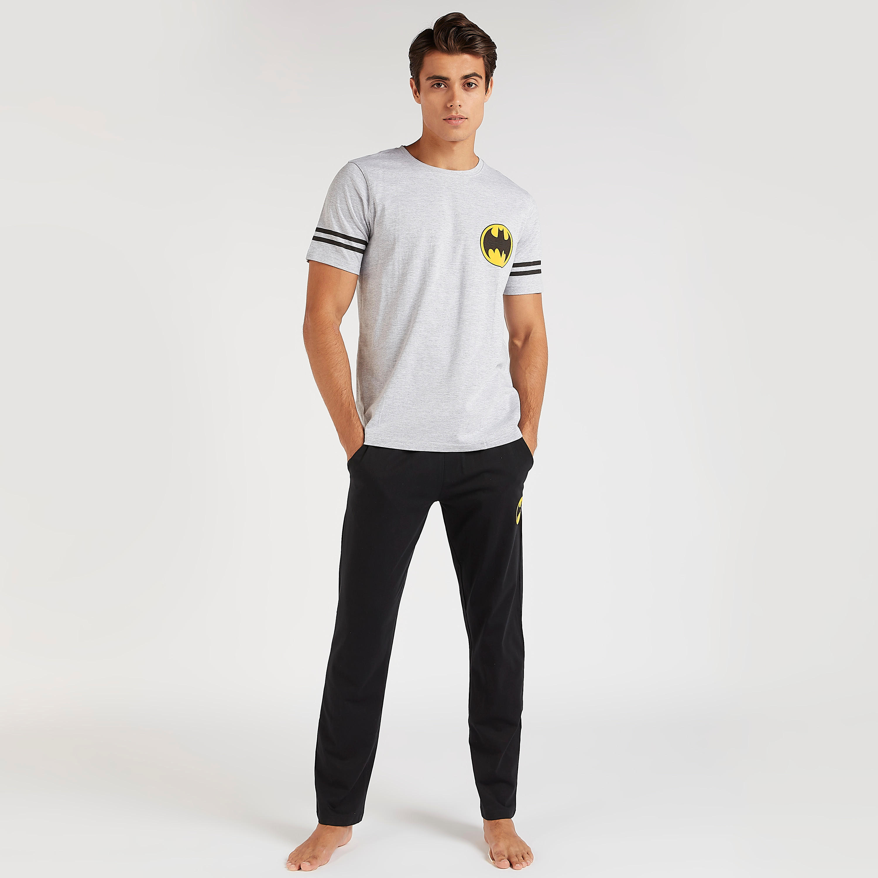 طقم بنطلون بيجاما طويل وتيشيرت بياقة ضيقة وطبعات باتمان-men-clothing-nightwear-sets-image-1