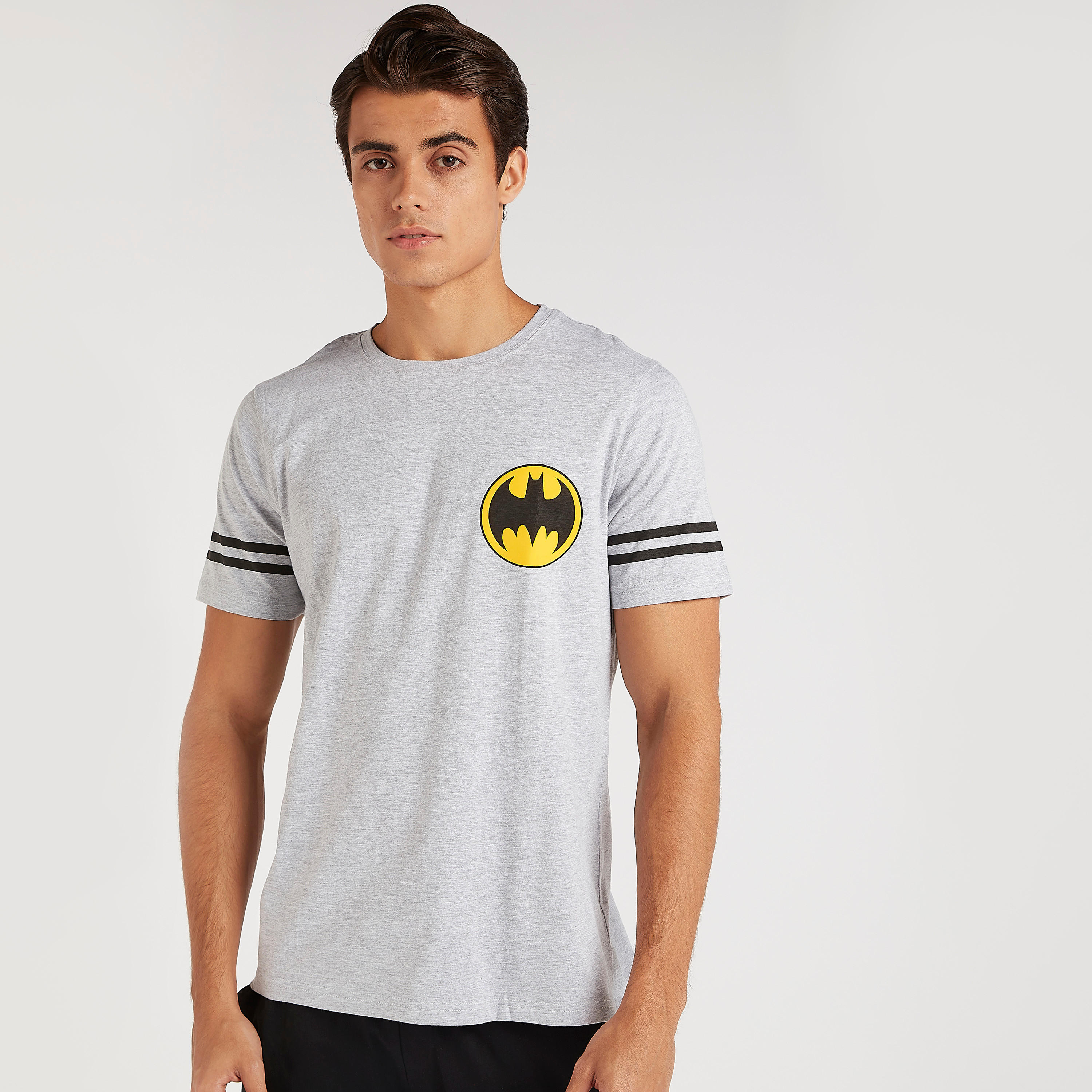 طقم بنطلون بيجاما طويل وتيشيرت بياقة ضيقة وطبعات باتمان-men-clothing-nightwear-sets-image-2