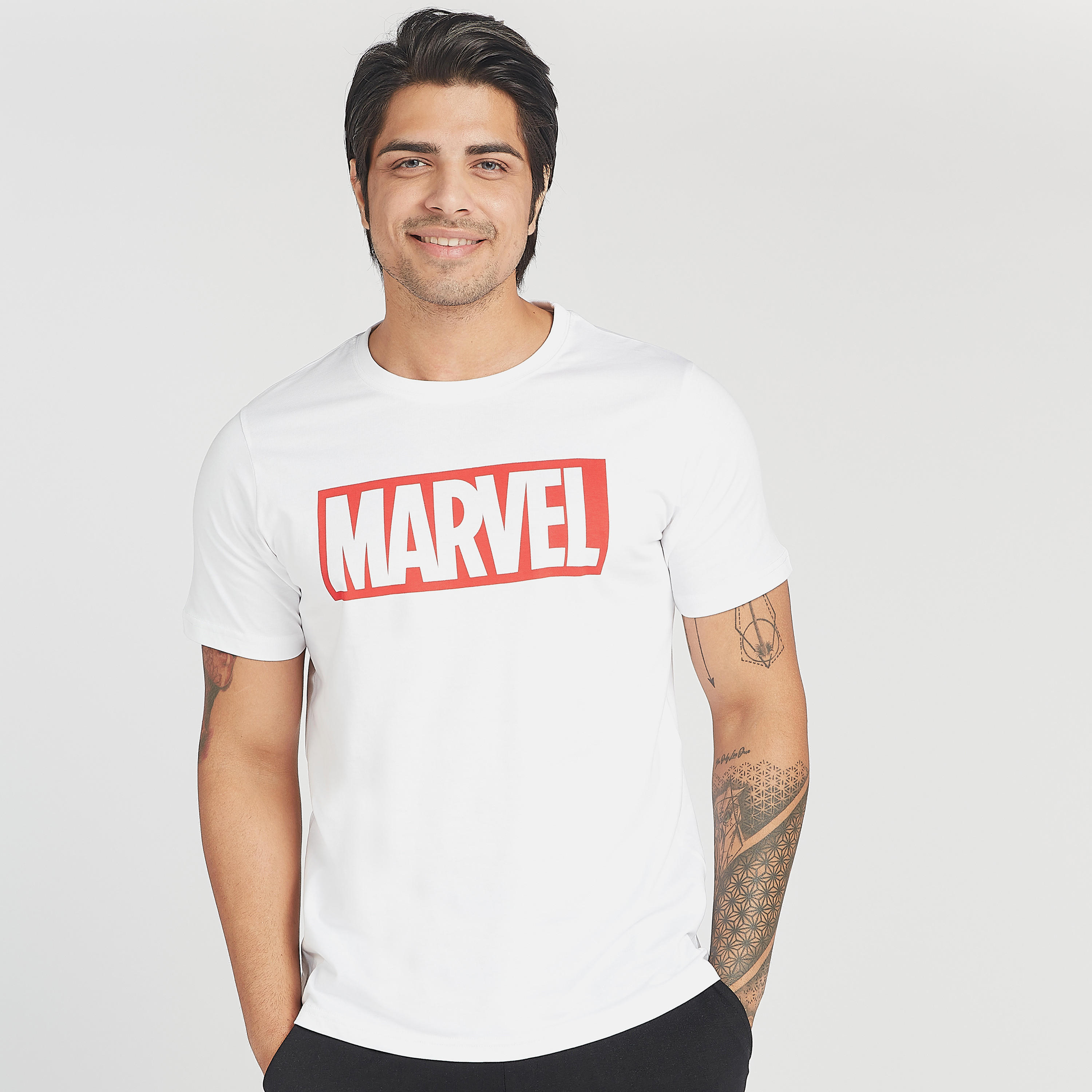 طقم بنطلون بيجاما طويل وتيشيرت بياقة ضيقة وطبعات مارفل-men-clothing-nightwear-sets-image-1