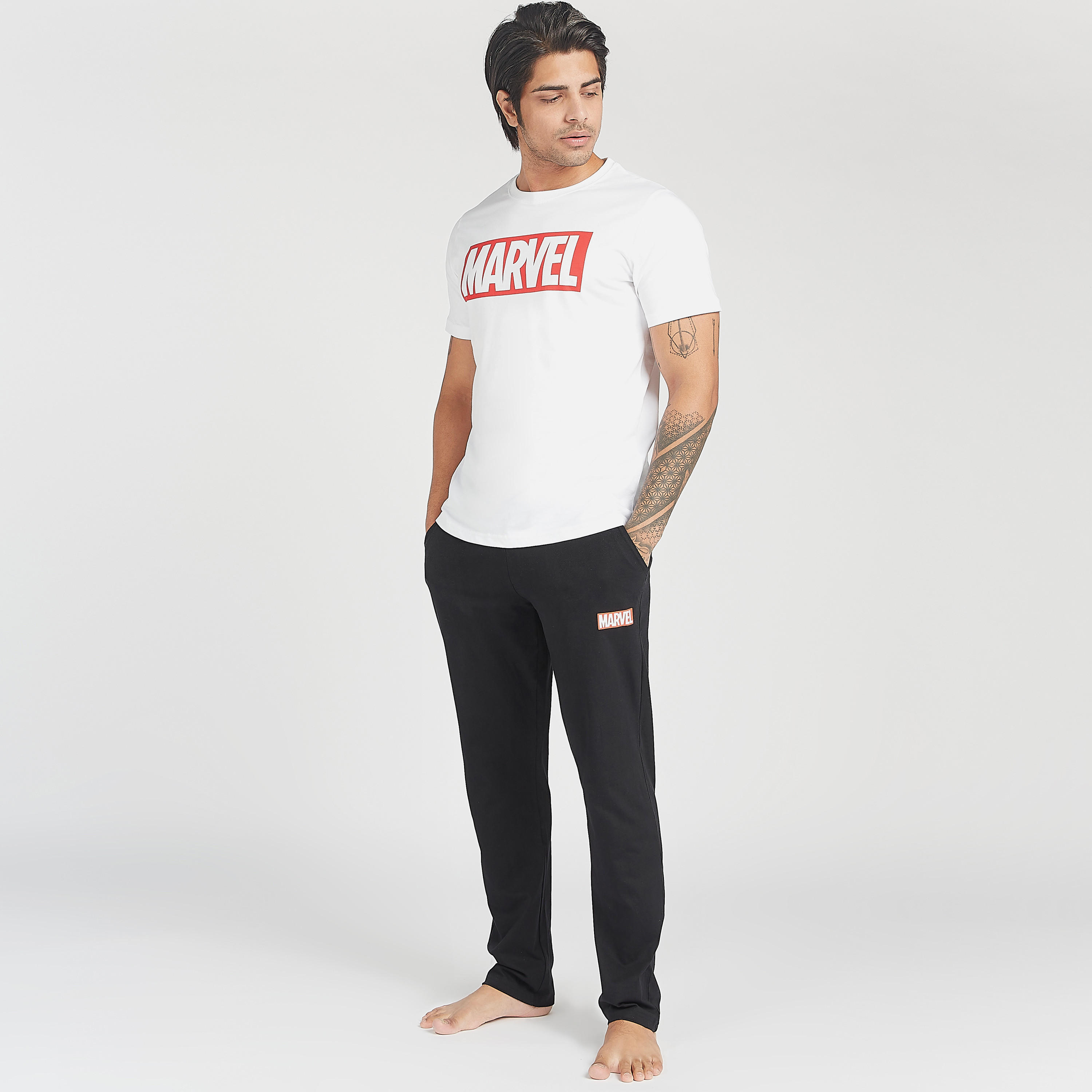 طقم بنطلون بيجاما طويل وتيشيرت بياقة ضيقة وطبعات مارفل-men-clothing-nightwear-sets-image-3