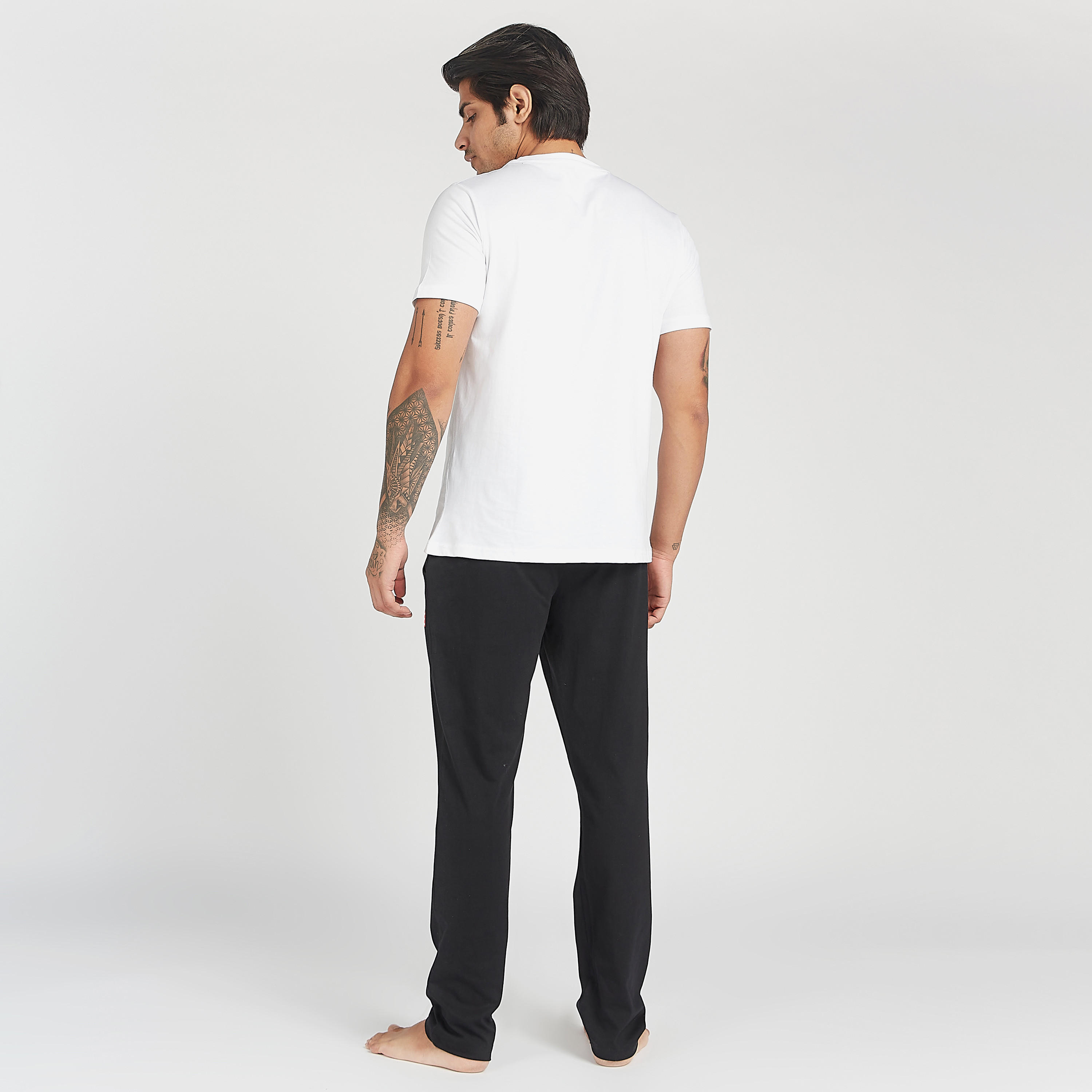 طقم بنطلون بيجاما طويل وتيشيرت بياقة ضيقة وطبعات مارفل-men-clothing-nightwear-sets-image-4