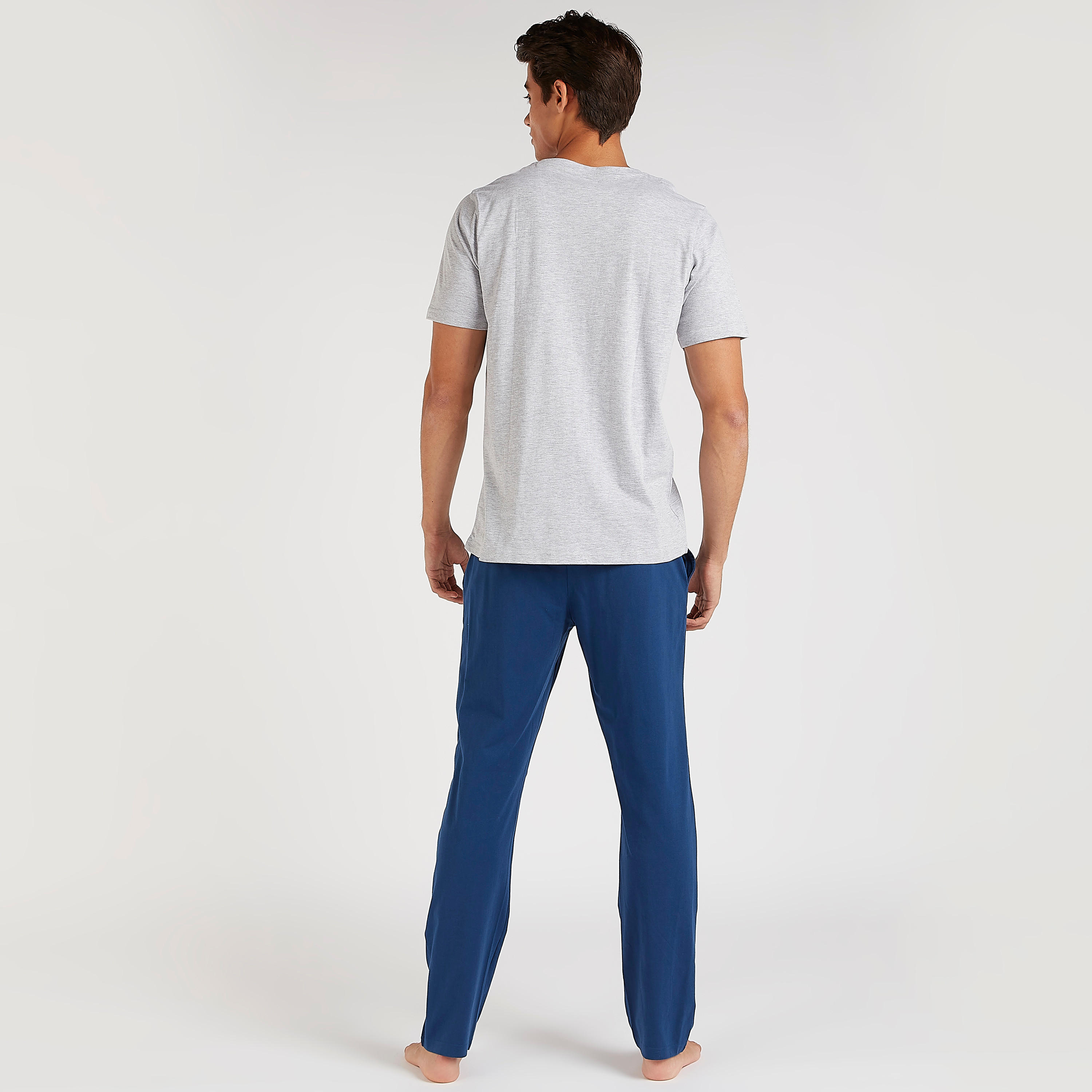 طقم بنطلون بيجاما طويل وتيشيرت بياقة ضيّقة وطبعات كابتن أمريكا-men-clothing-nightwear-sets-image-3