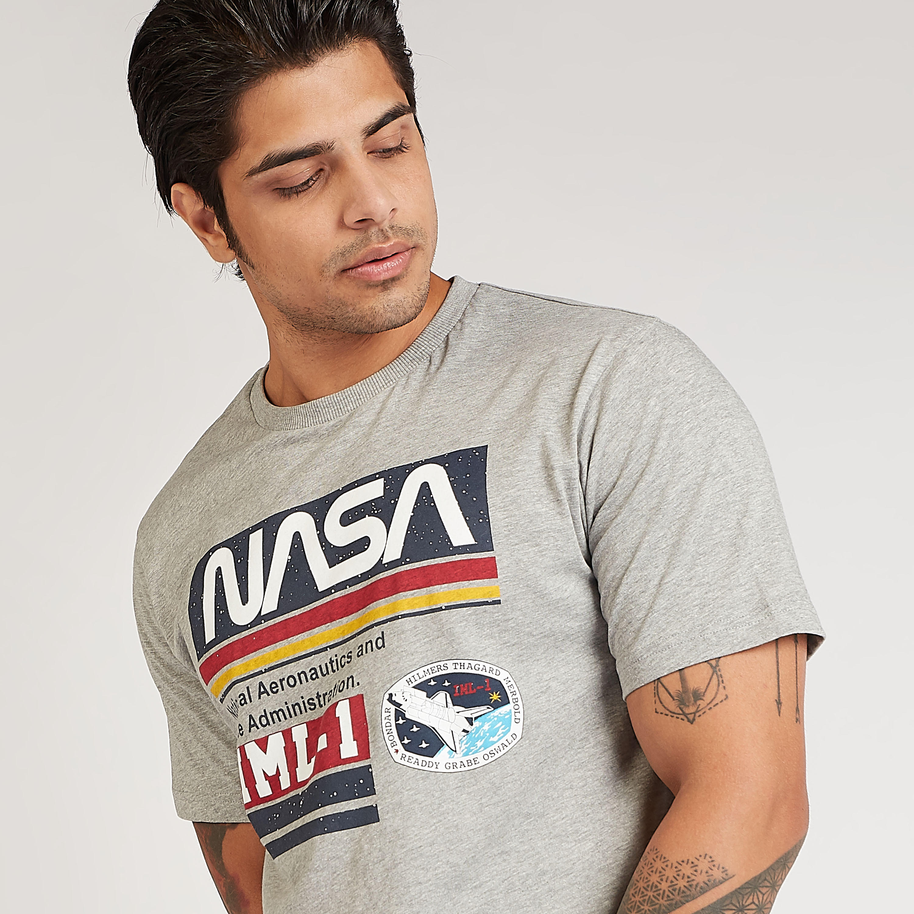تيشيرت سليم فيت بأكمام قصيرة وطبعات نازا جرافيكيّة-men-clothing-tshirtsandpolos-tshirts-image-3
