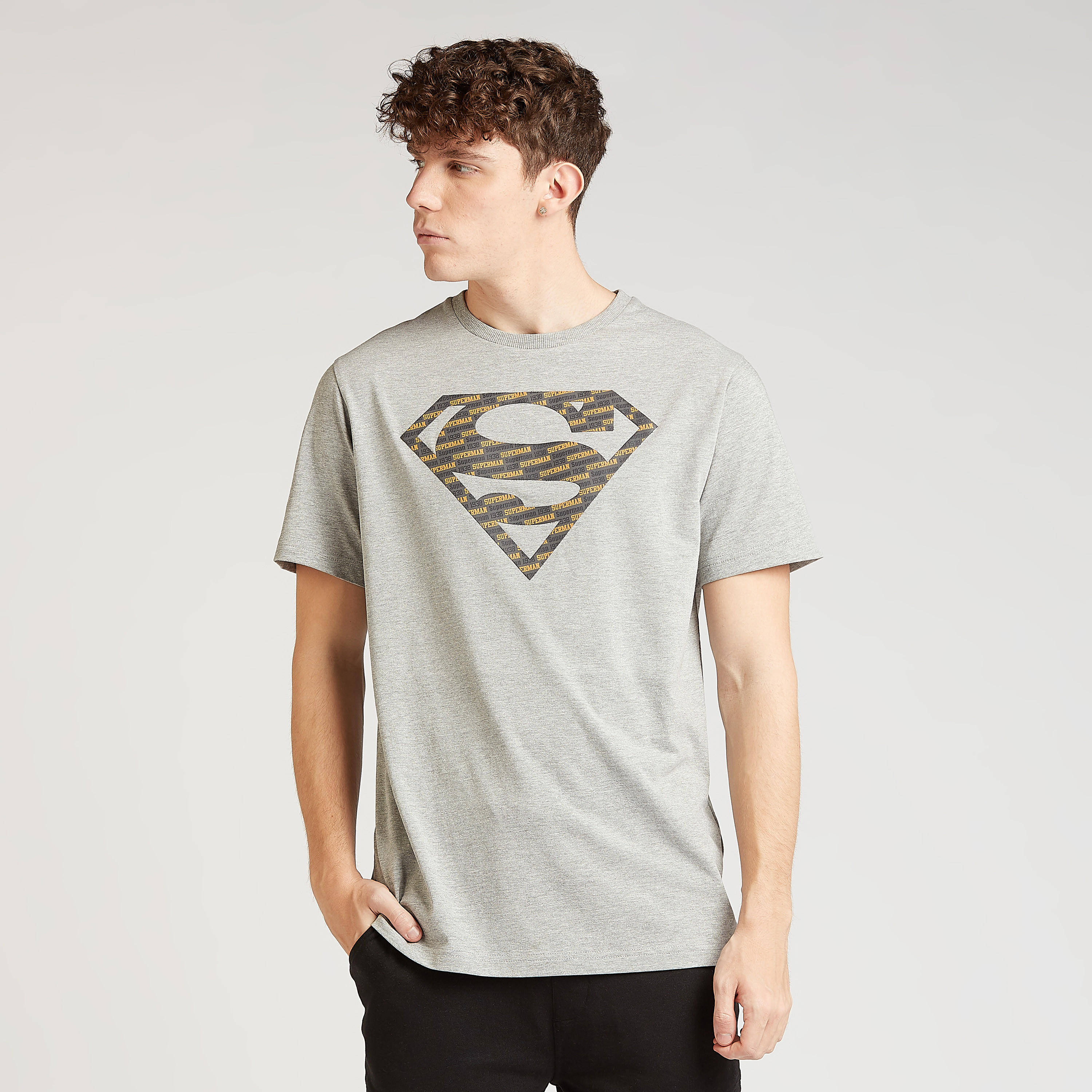 تيشيرت سليم بياقة ضيقة وأكمام قصيرة وطبعات سوبرمان-men-clothing-tshirtsandpolos-tshirts-image-1