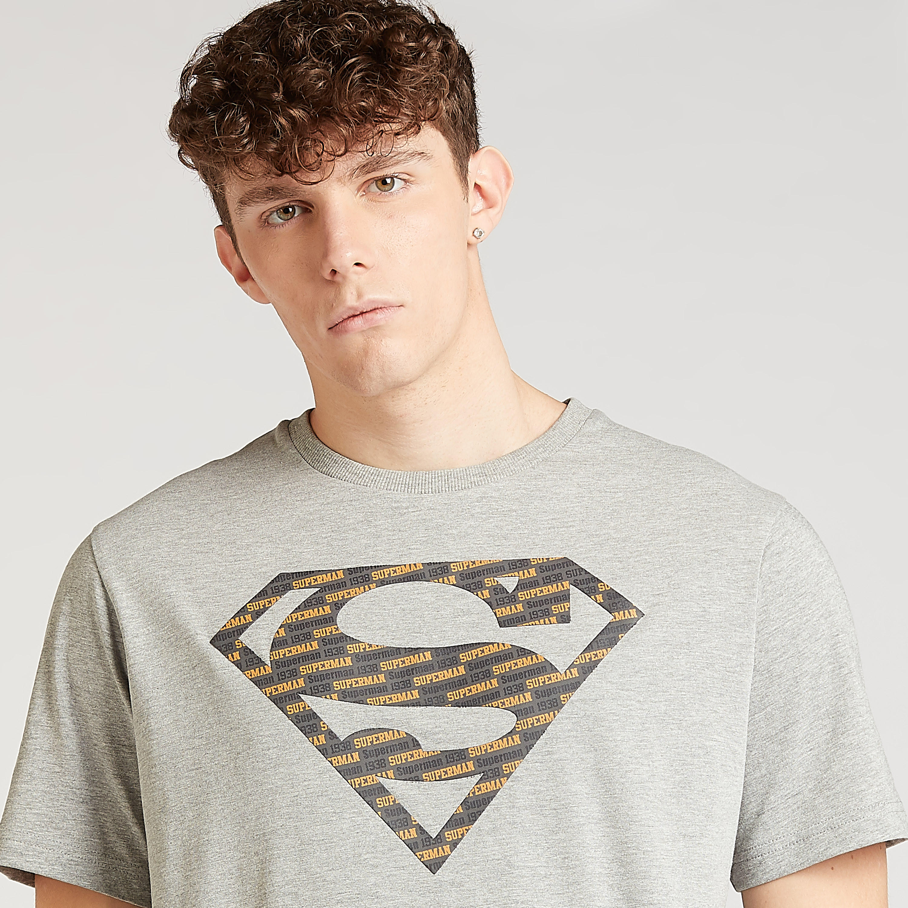 تيشيرت سليم بياقة ضيقة وأكمام قصيرة وطبعات سوبرمان-men-clothing-tshirtsandpolos-tshirts-image-3