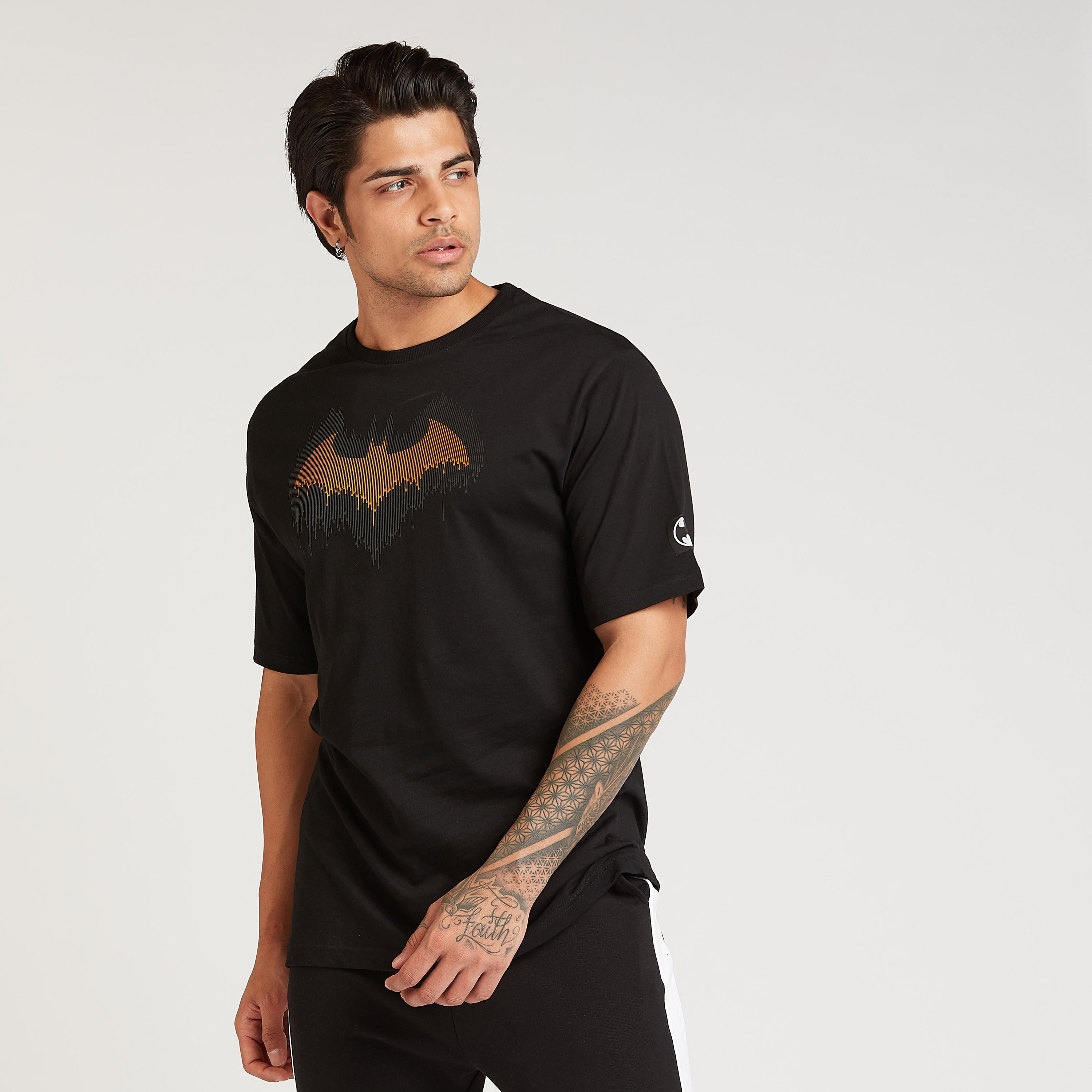 تيشيرت مستدام سليم بياقة ضيقة وطبعات باتمان-men-clothing-tshirtsandpolos-tshirts-image-1