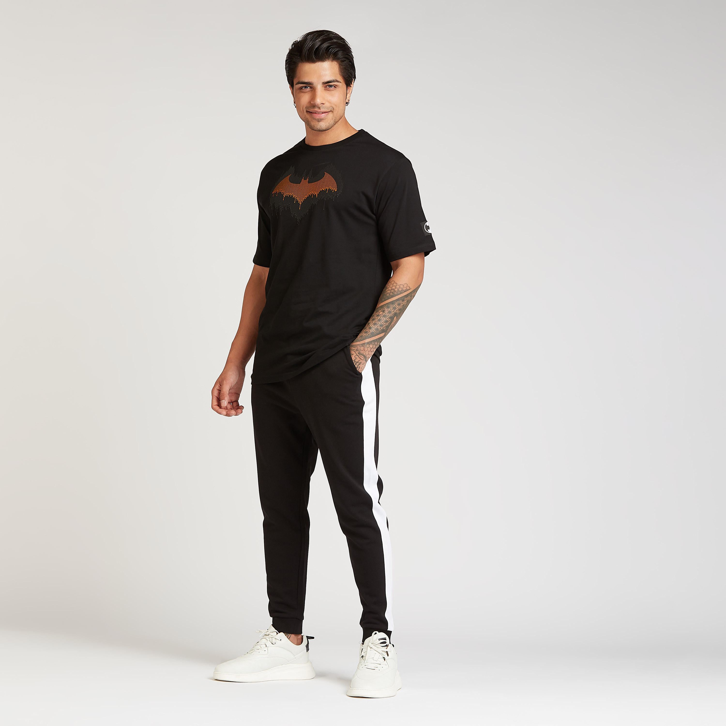 تيشيرت مستدام سليم بياقة ضيقة وطبعات باتمان-men-clothing-tshirtsandpolos-tshirts-image-2