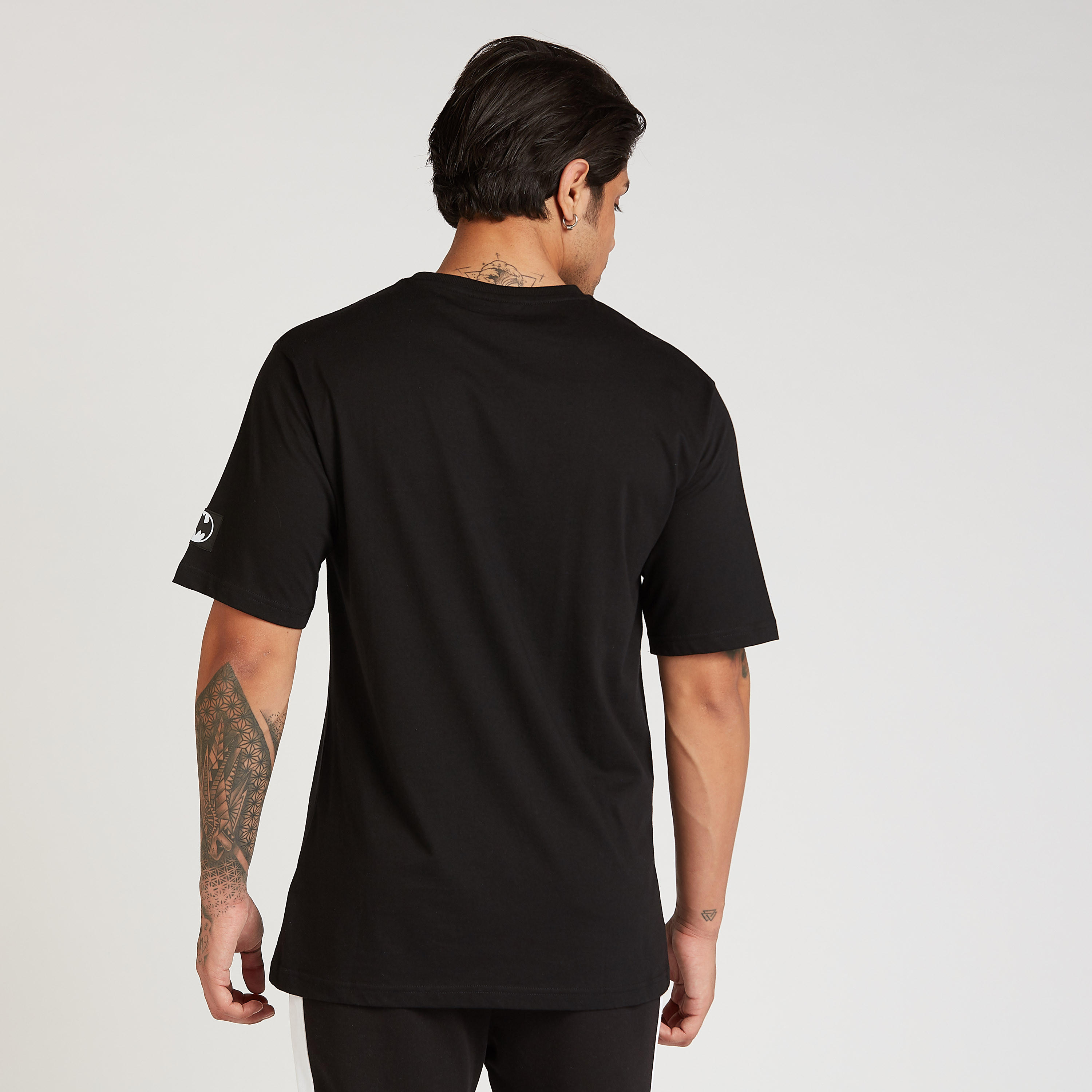 تيشيرت مستدام سليم بياقة ضيقة وطبعات باتمان-men-clothing-tshirtsandpolos-tshirts-image-4