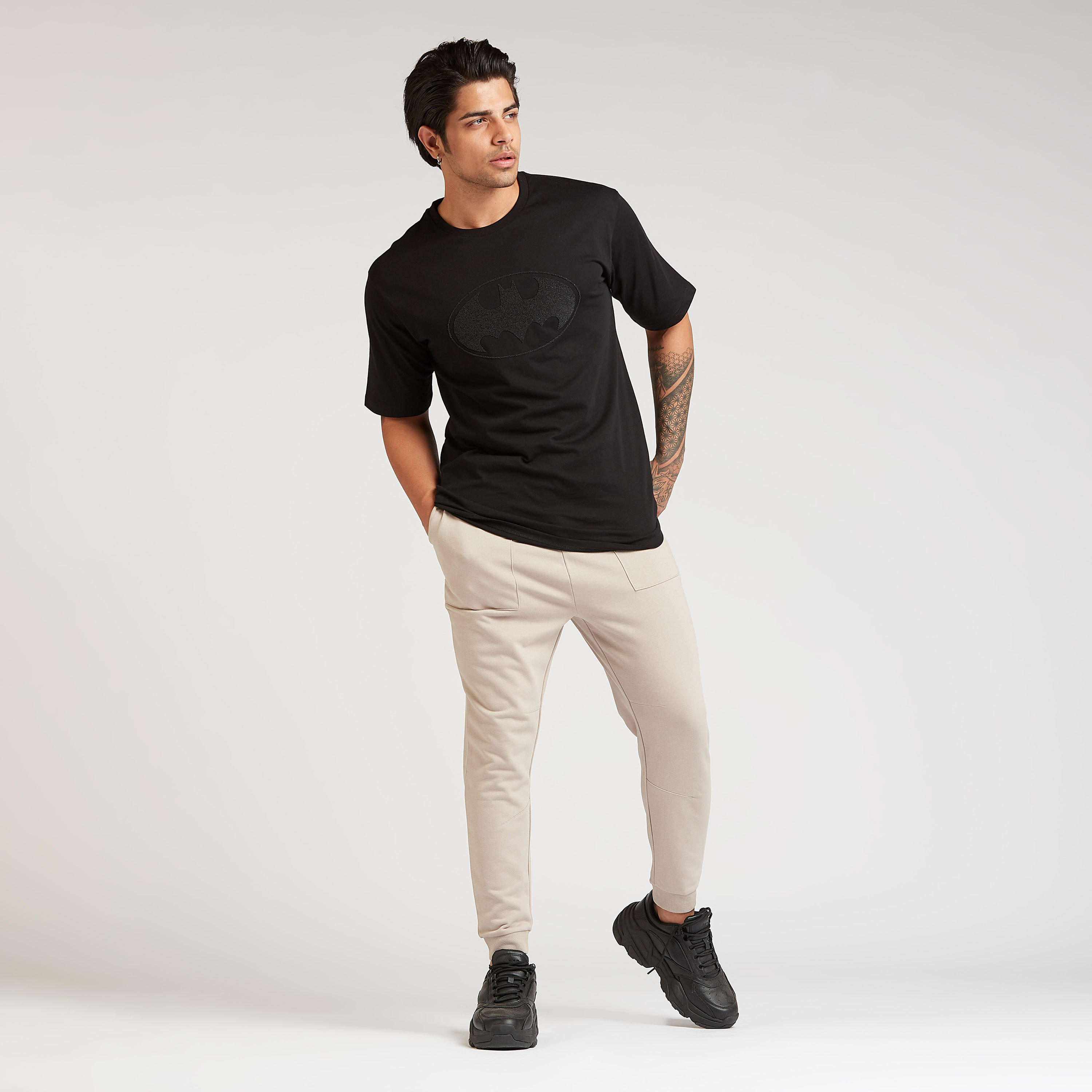 تيشيرت سليم بياقة ضيّقة وأكمام قصيرة وطبعات باتمان-men-clothing-tshirtsandpolos-tshirts-image-2