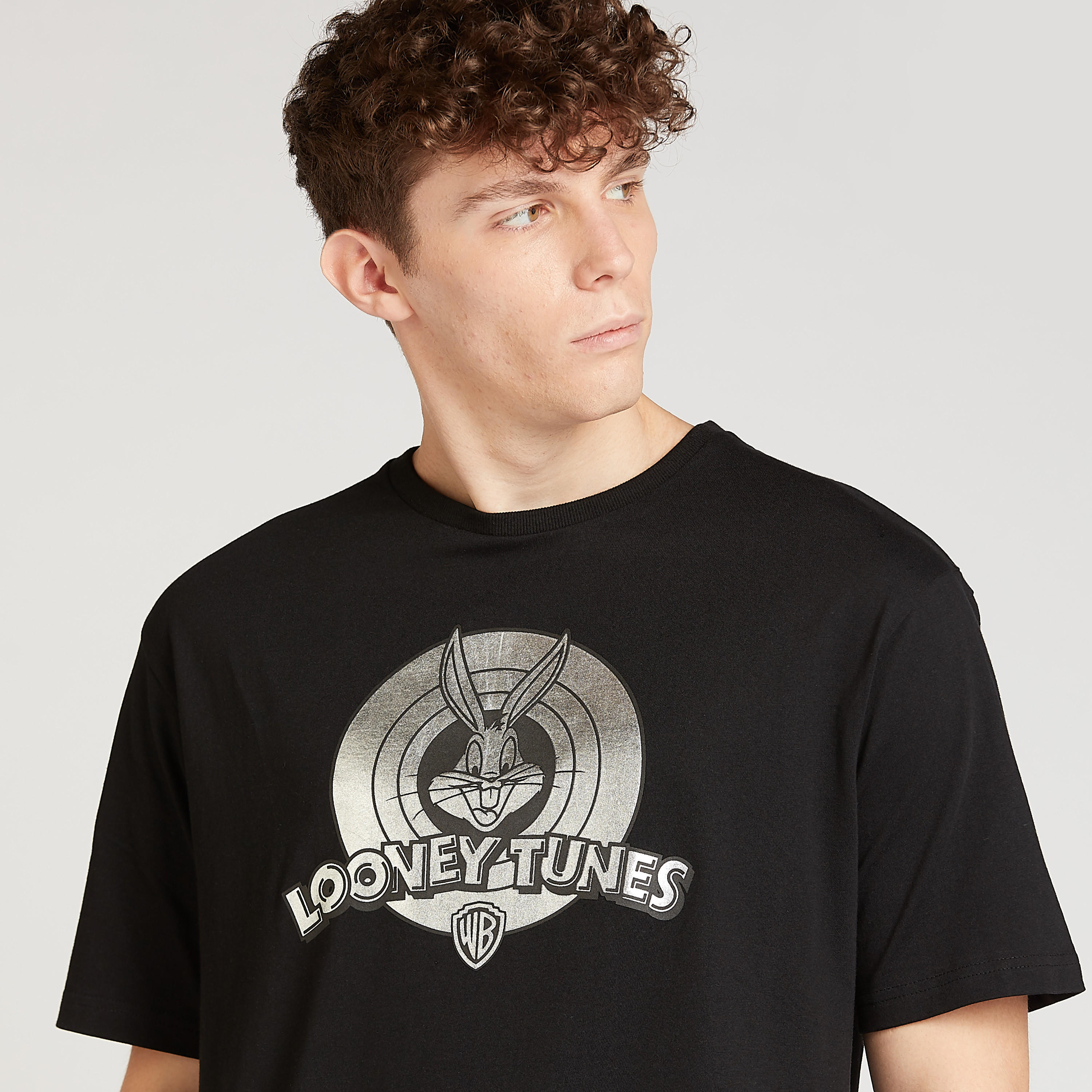 تيشيرت سليم بأكمام قصيرة وياقة ضيقة وطبعات لوني تيونز-men-clothing-tshirtsandpolos-tshirts-image-3