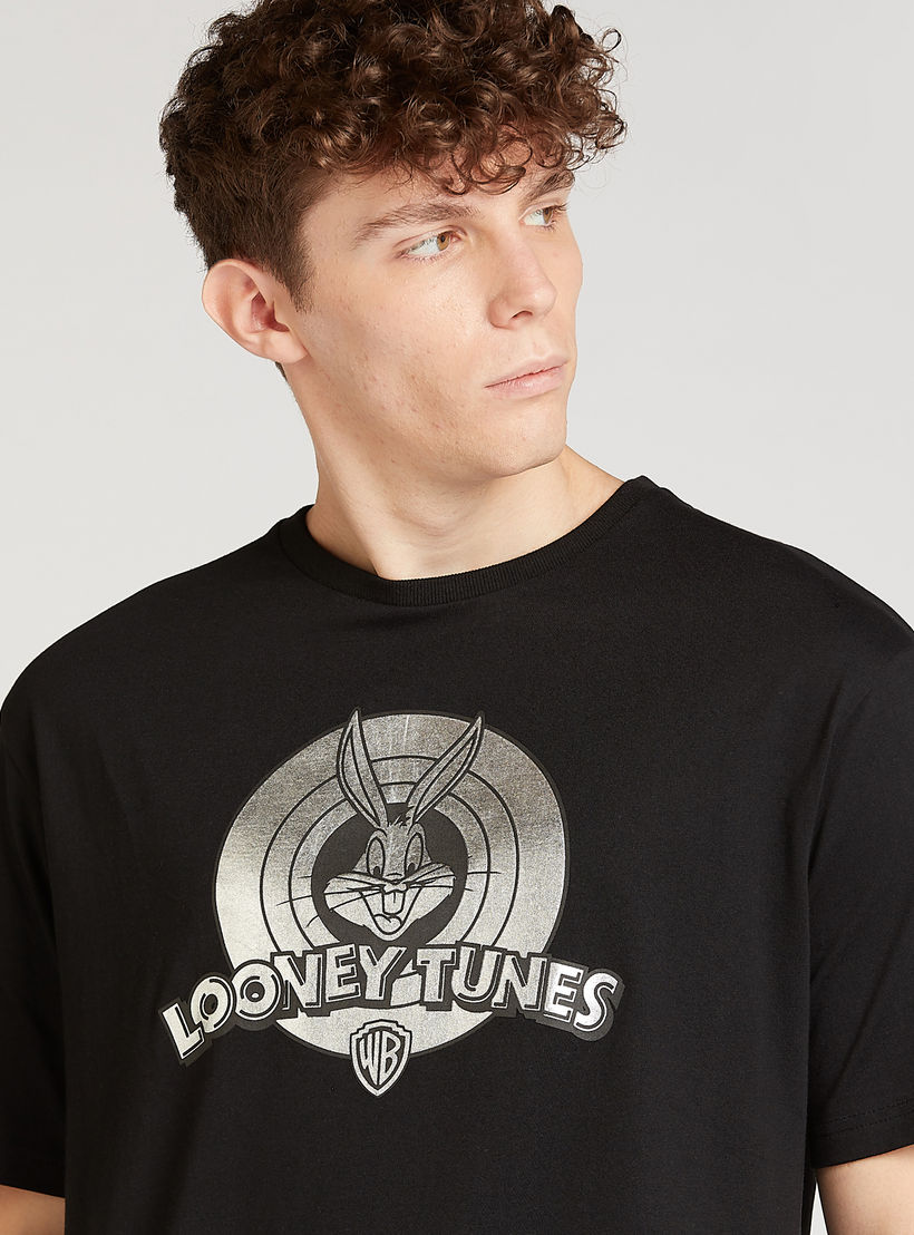 تيشيرت سليم بأكمام قصيرة وياقة ضيقة وطبعات لوني تيونز-men-clothing-tshirtsandpolos-tshirts-image-3