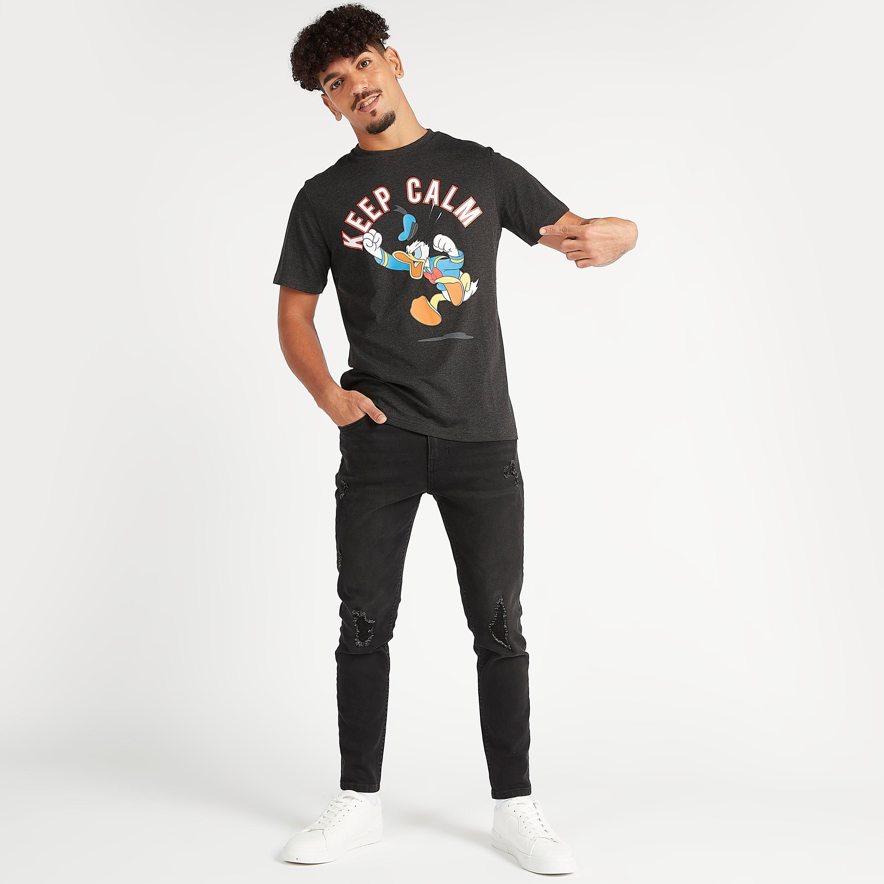 تيشيرت بأكمام قصيرة وياقة ضيّقة وطبعات دونالد داك-men-clothing-tshirtsandpolos-tshirts-image-2