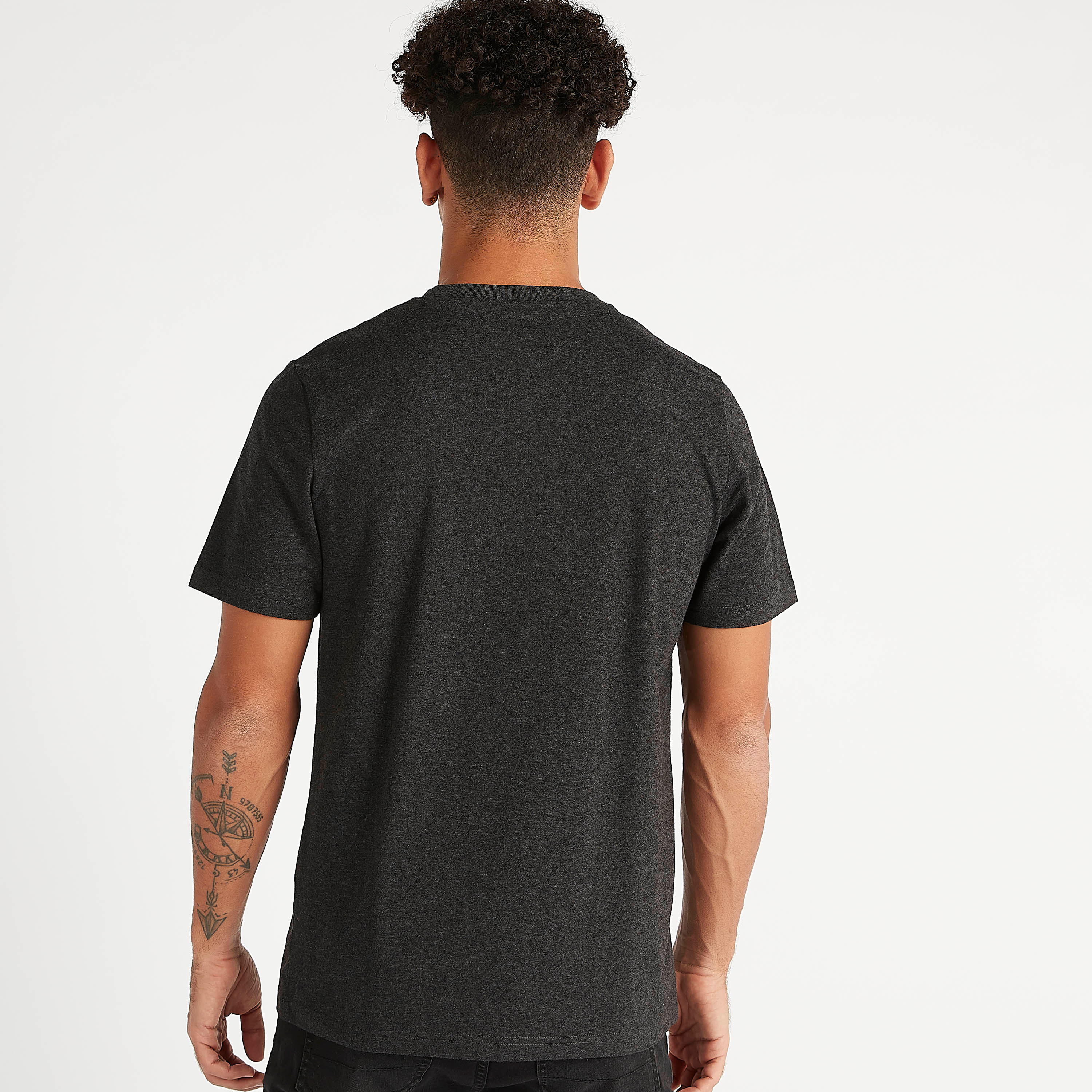 تيشيرت بأكمام قصيرة وياقة ضيّقة وطبعات دونالد داك-men-clothing-tshirtsandpolos-tshirts-image-4
