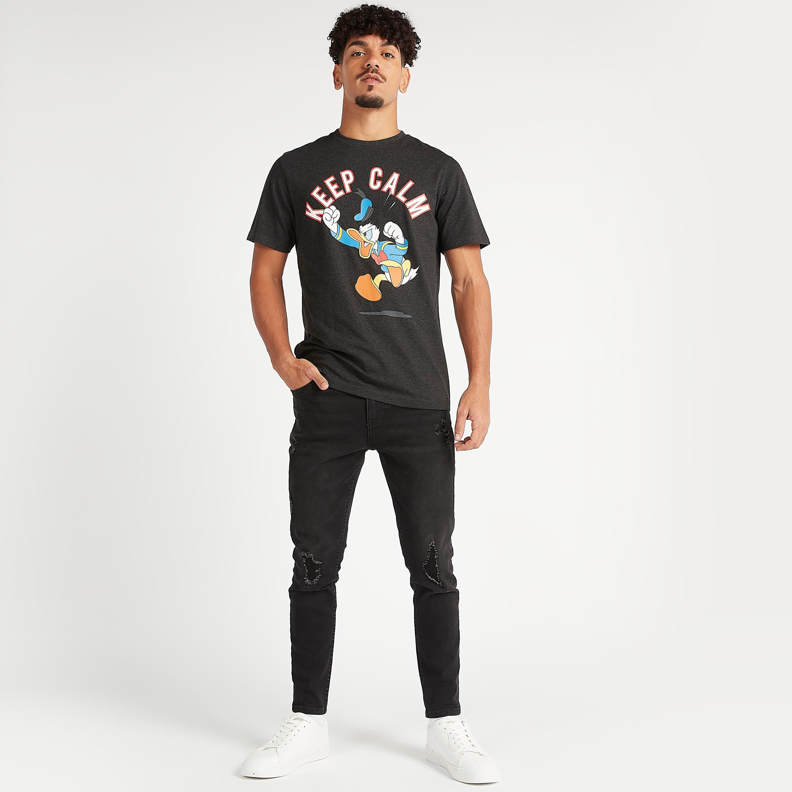 تيشيرت بأكمام قصيرة وياقة ضيّقة وطبعات دونالد داك-men-clothing-tshirtsandpolos-tshirts-image-5
