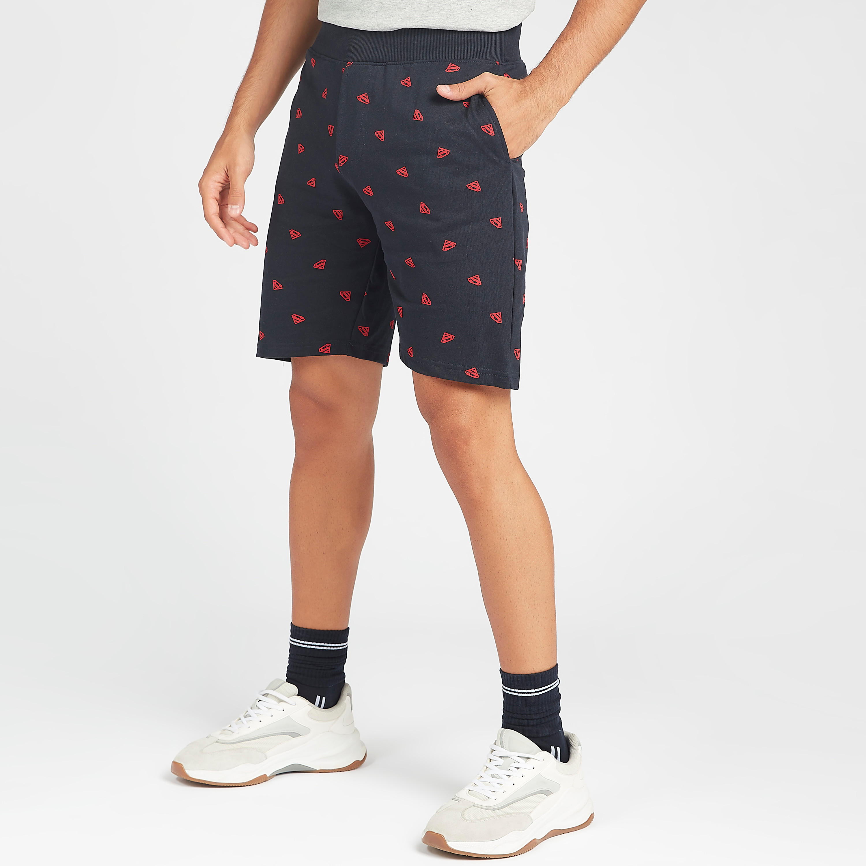 شورت بخصر مطّاطي وجيوب وطبعات سوبر مان-men-clothing-bottoms-shorts-image-1
