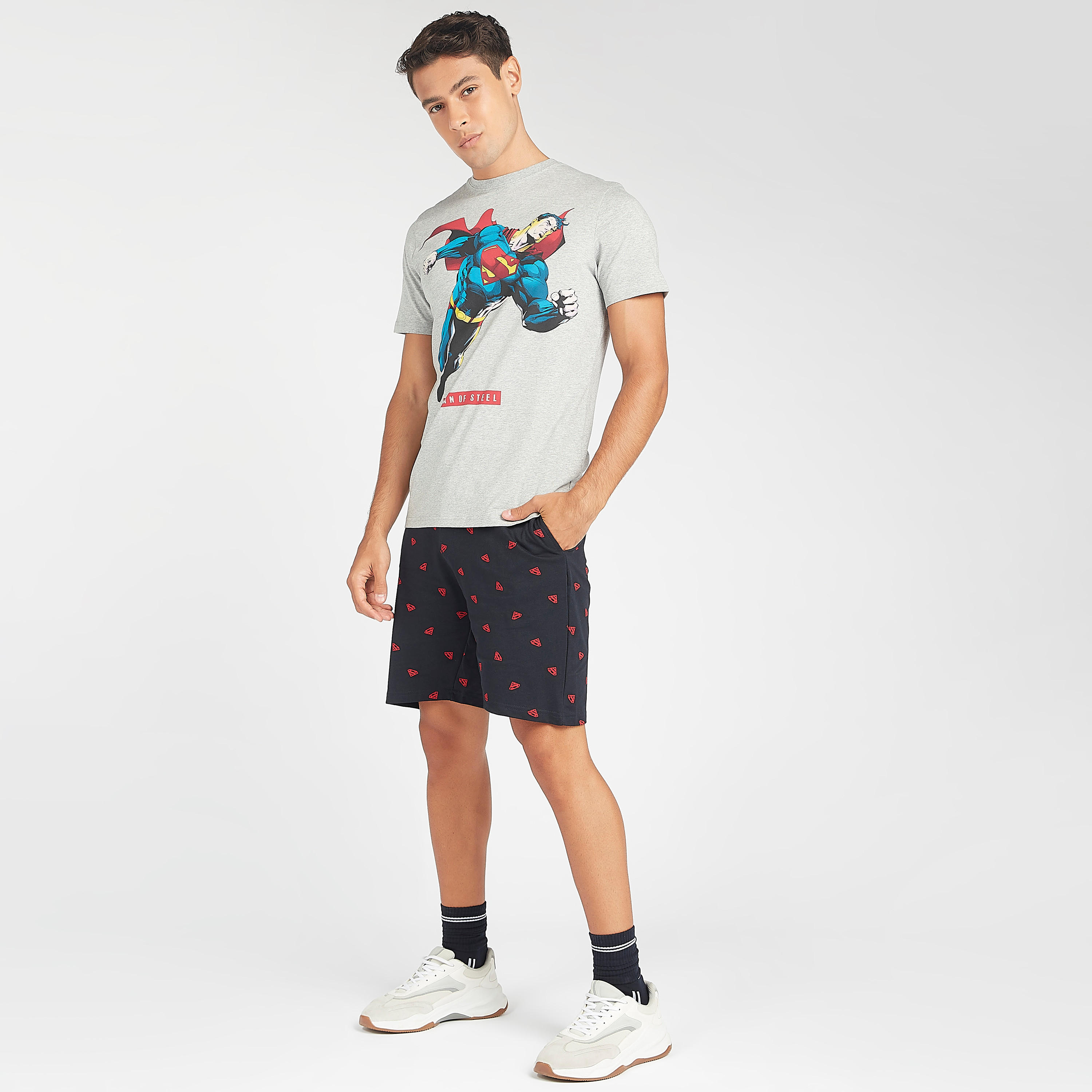 شورت بخصر مطّاطي وجيوب وطبعات سوبر مان-men-clothing-bottoms-shorts-image-2