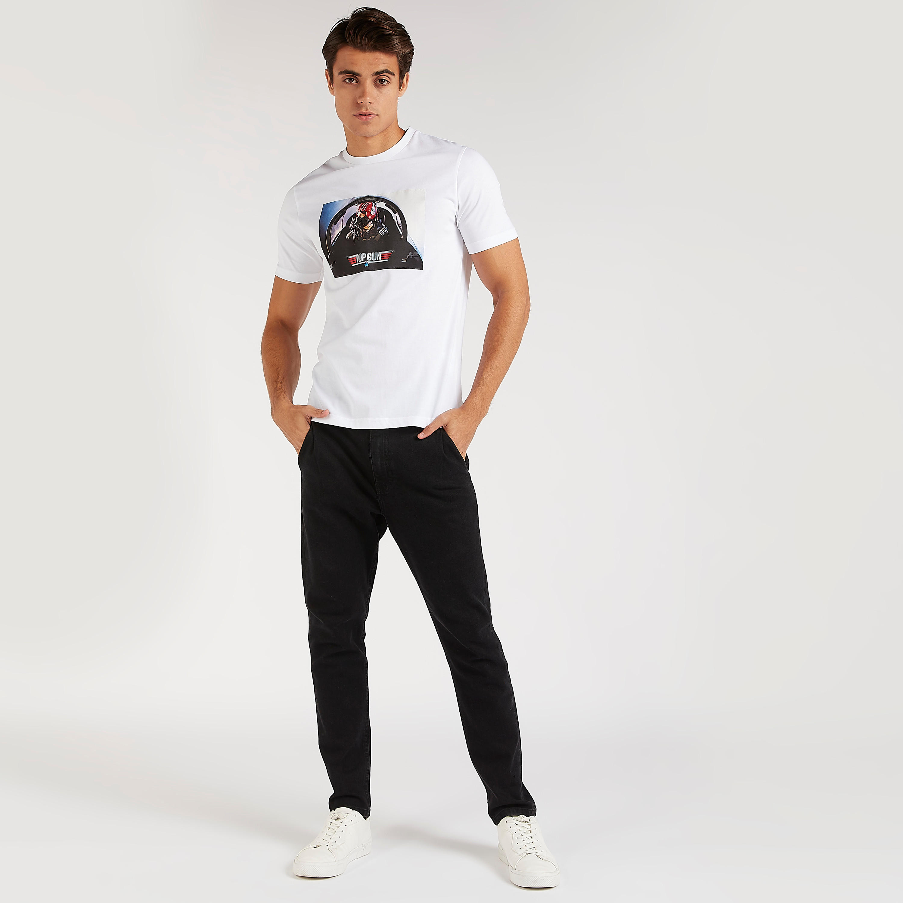 تيشيرت بأكمام قصيرة وياقة ضيّقة وطبعات جان مافيريك-men-clothing-tshirtsandpolos-tshirts-image-2