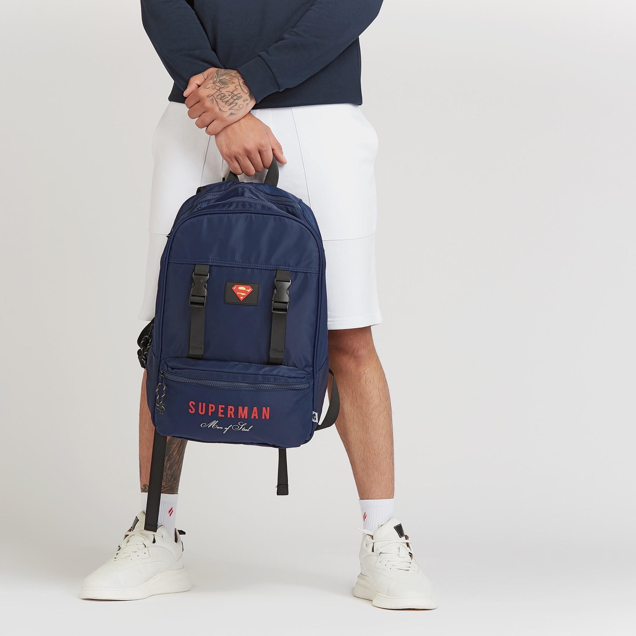 شنطة ظهر بحمّالات كتف قابلة للتعديل وطبعات سوبرمان-men-bags-image-4