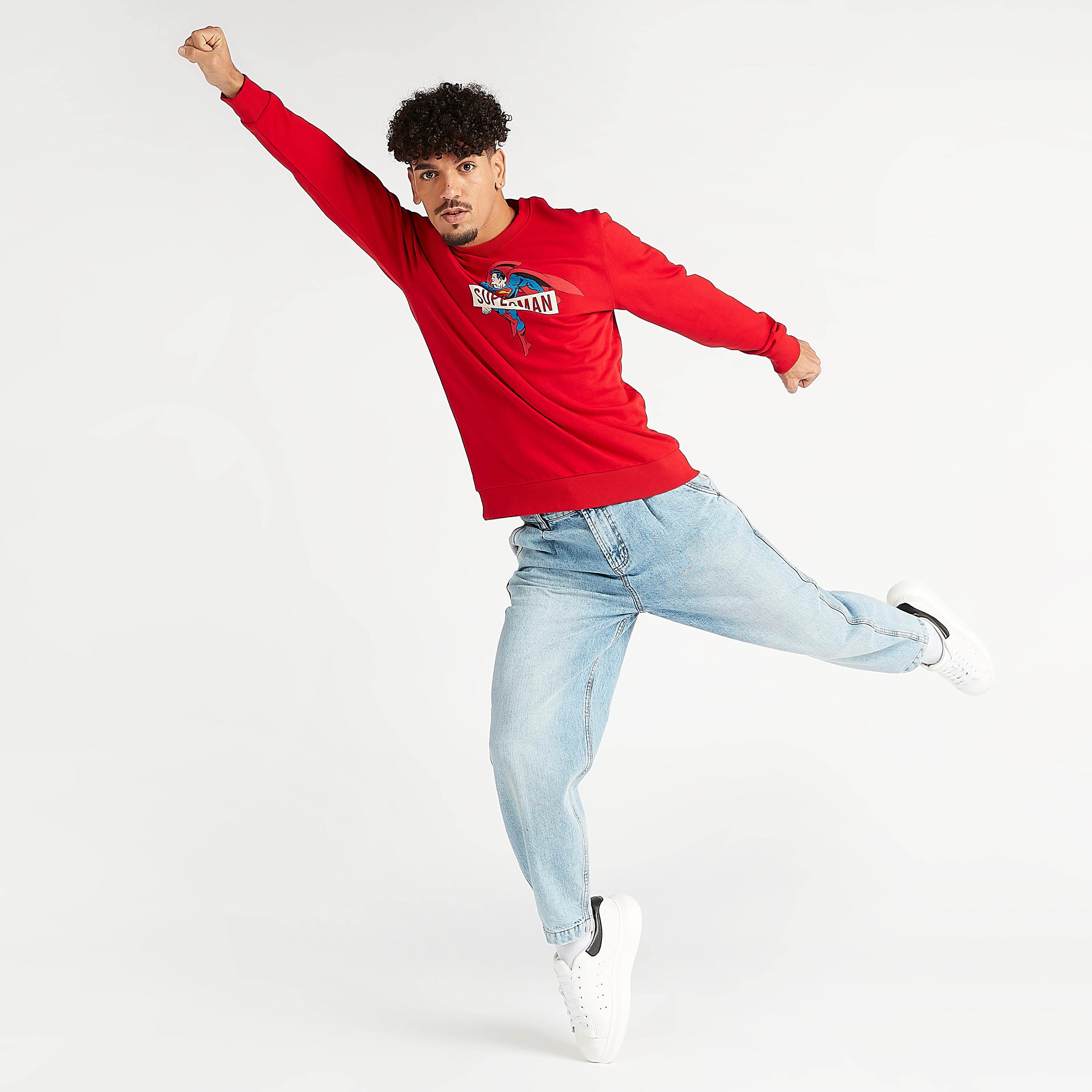 سويت شيرت مستدام بياقة ضيقة وأكمام طويلة وطبعات سوبر مان-men-winterwear-hoodiesandsweatshirts-image-2