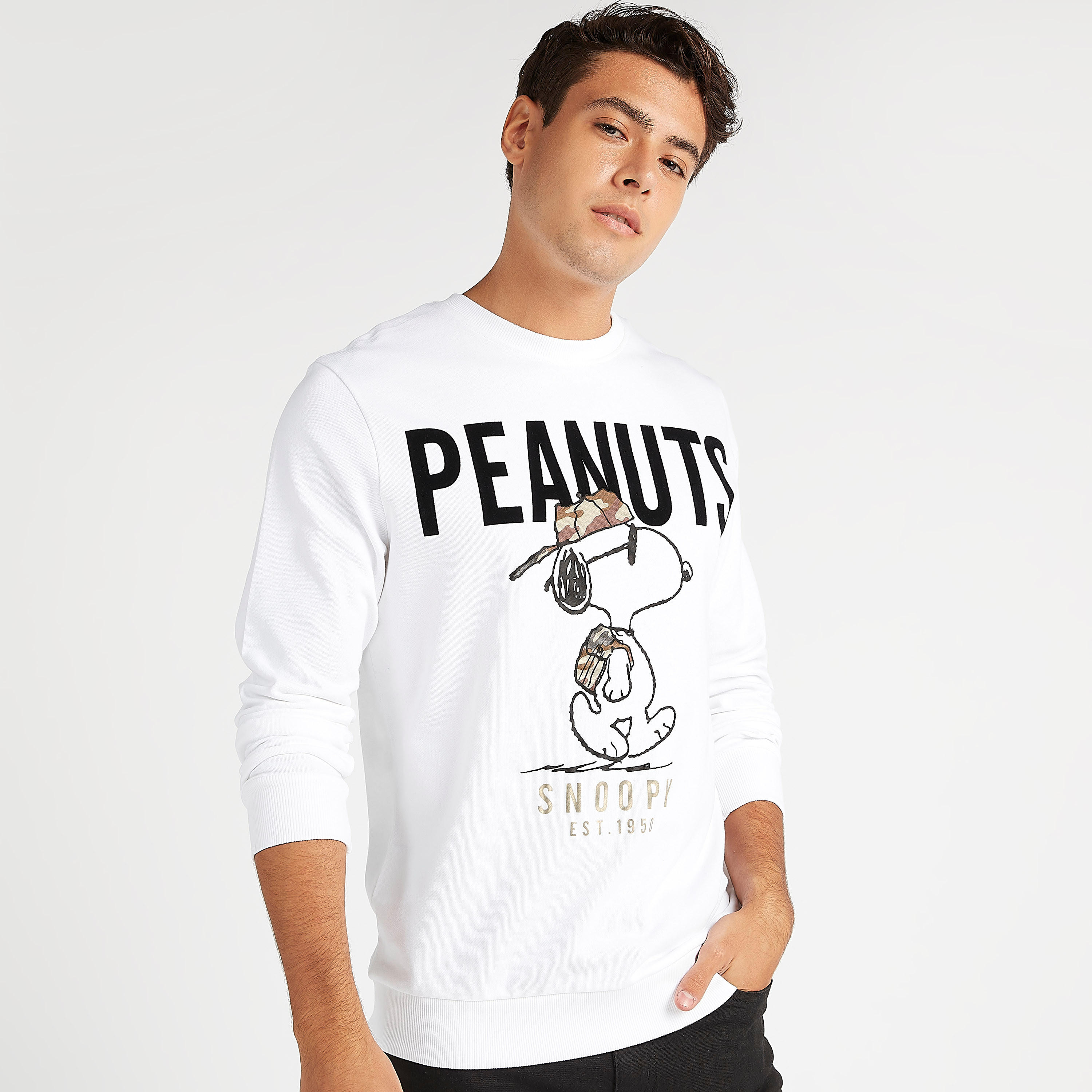 سويت شيرت مستدام بياقة ضيقة وأكمام طويلة وطبعات بينوتس-men-winterwear-hoodiesandsweatshirts-image-1