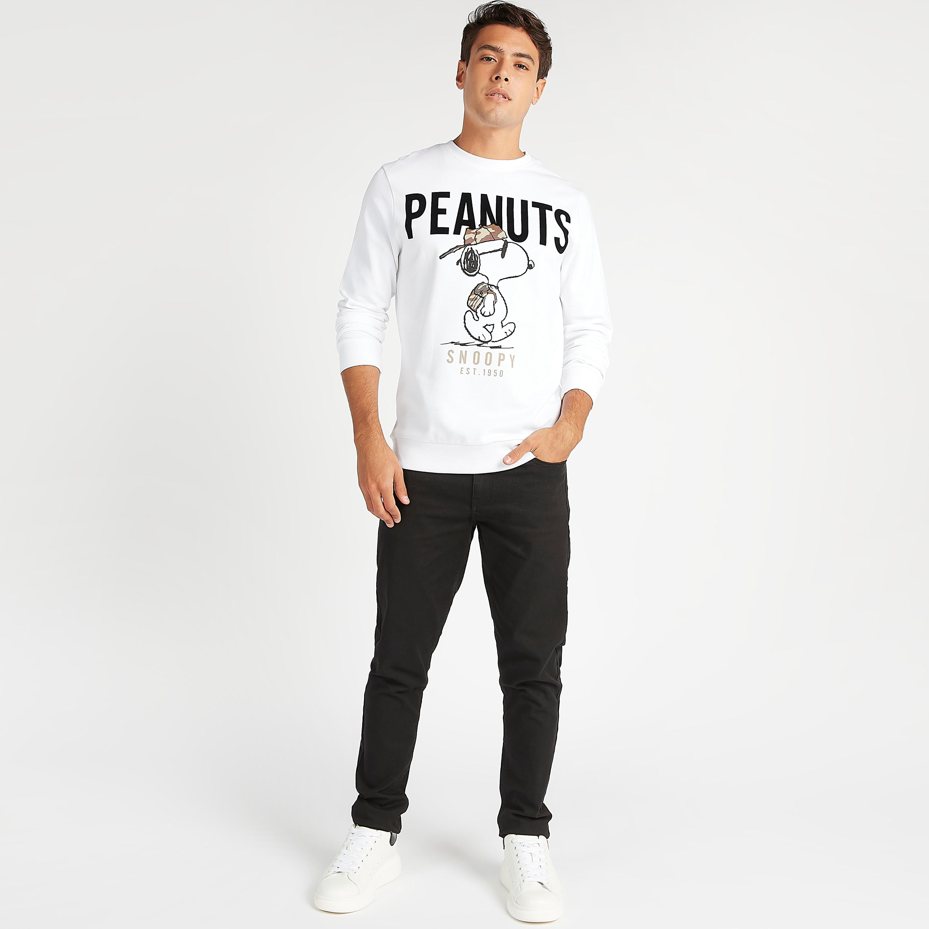 سويت شيرت مستدام بياقة ضيقة وأكمام طويلة وطبعات بينوتس-men-winterwear-hoodiesandsweatshirts-image-2
