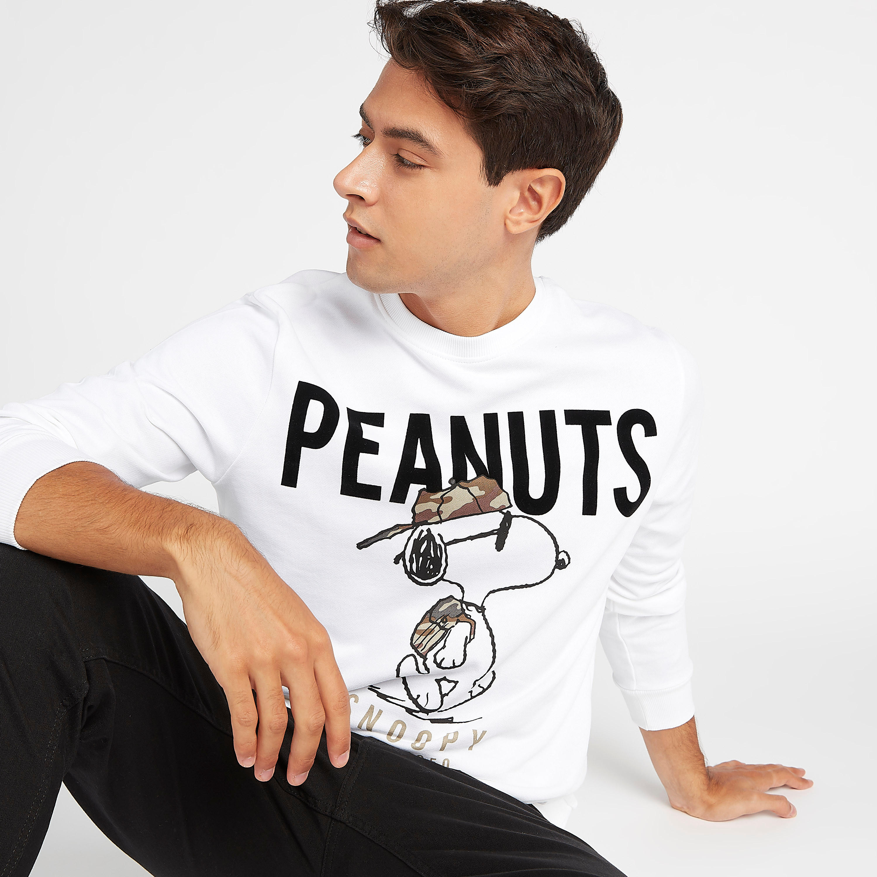 سويت شيرت مستدام بياقة ضيقة وأكمام طويلة وطبعات بينوتس-men-winterwear-hoodiesandsweatshirts-image-3