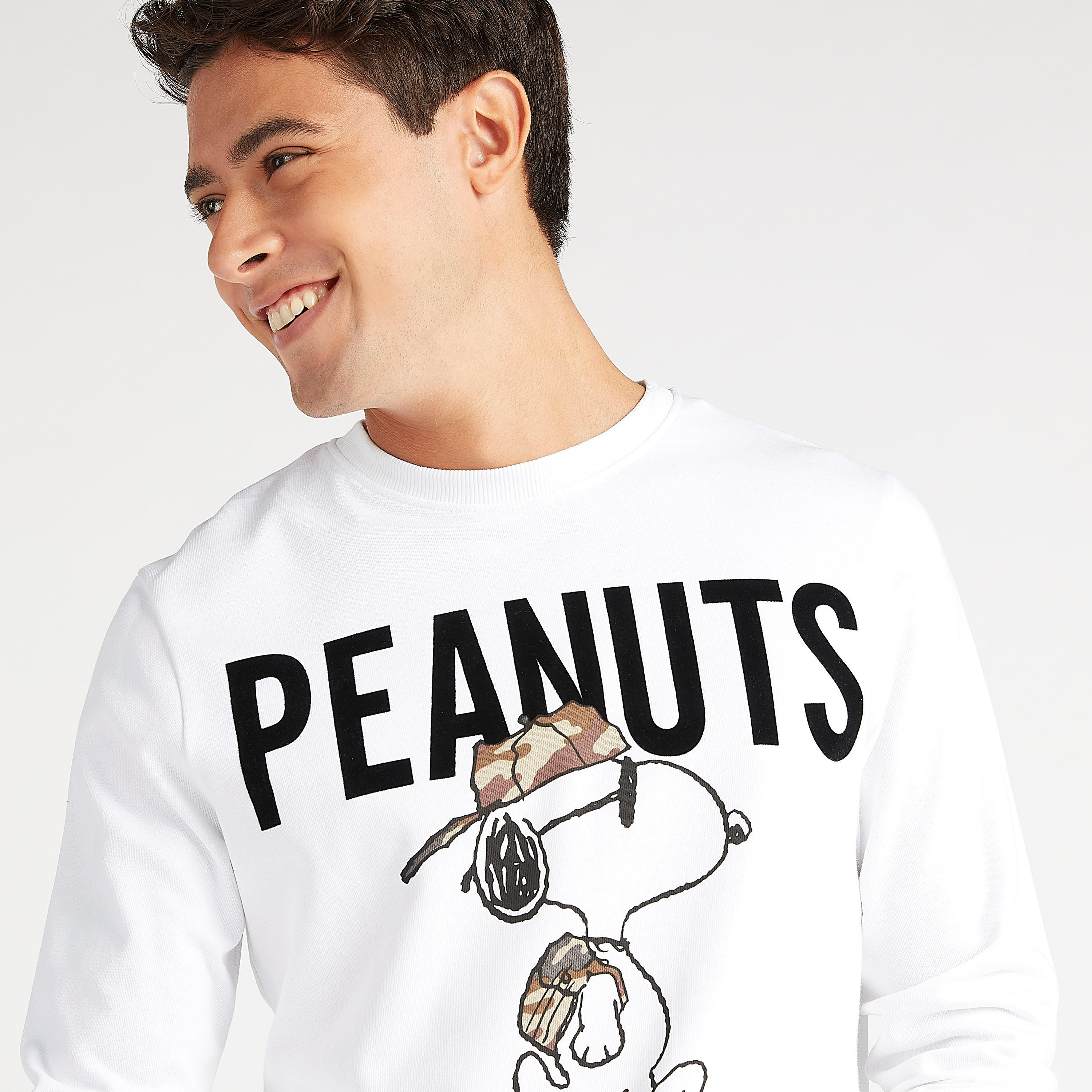 سويت شيرت مستدام بياقة ضيقة وأكمام طويلة وطبعات بينوتس-men-winterwear-hoodiesandsweatshirts-image-4