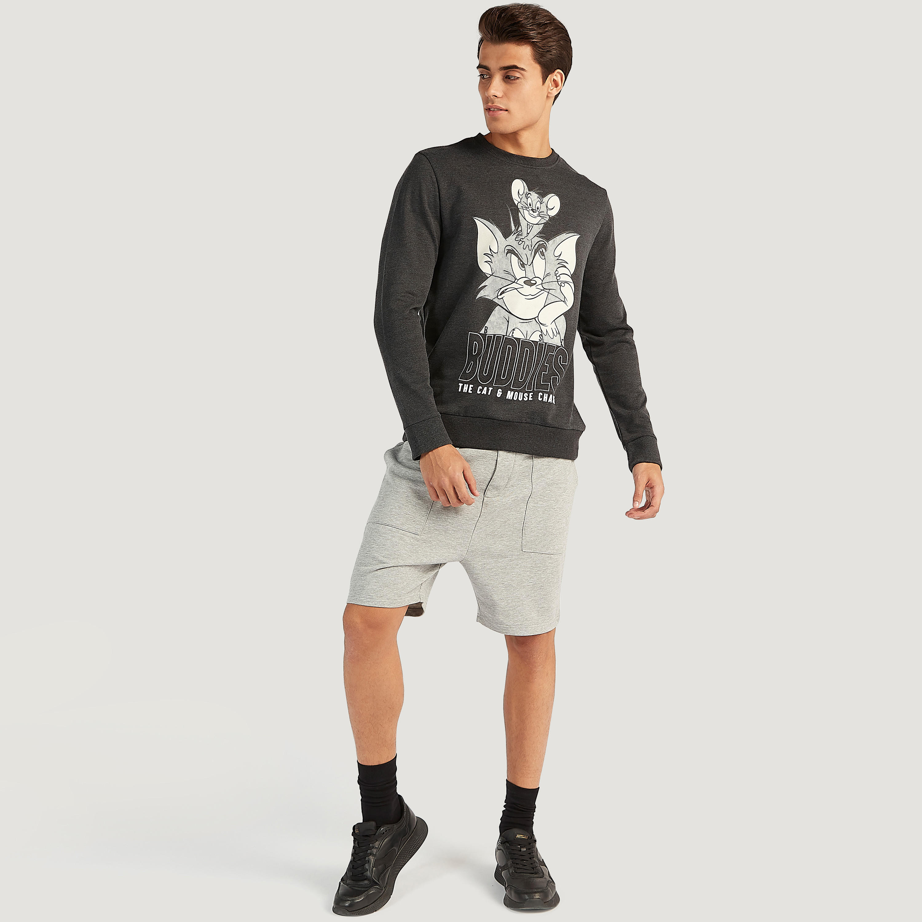 سويت شيرت مستدام بأكمام طويلة وياقة ضيّقة وطبعات توم أند جيري-men-winterwear-hoodiesandsweatshirts-image-2