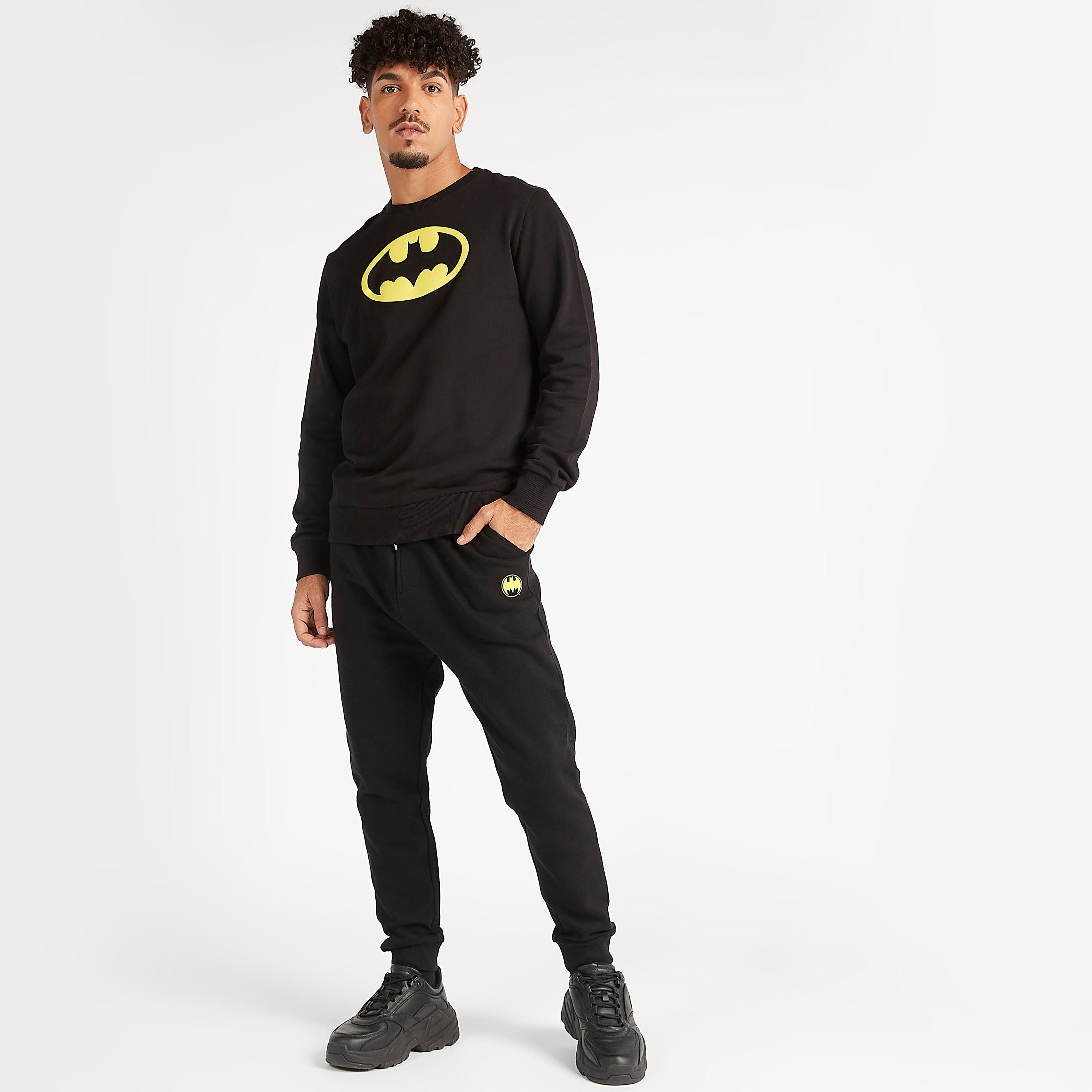 سويت شيرت مستدام بياقة ضيقة وأكمام طويلة وطبعات باتمان-men-winterwear-hoodiesandsweatshirts-image-2