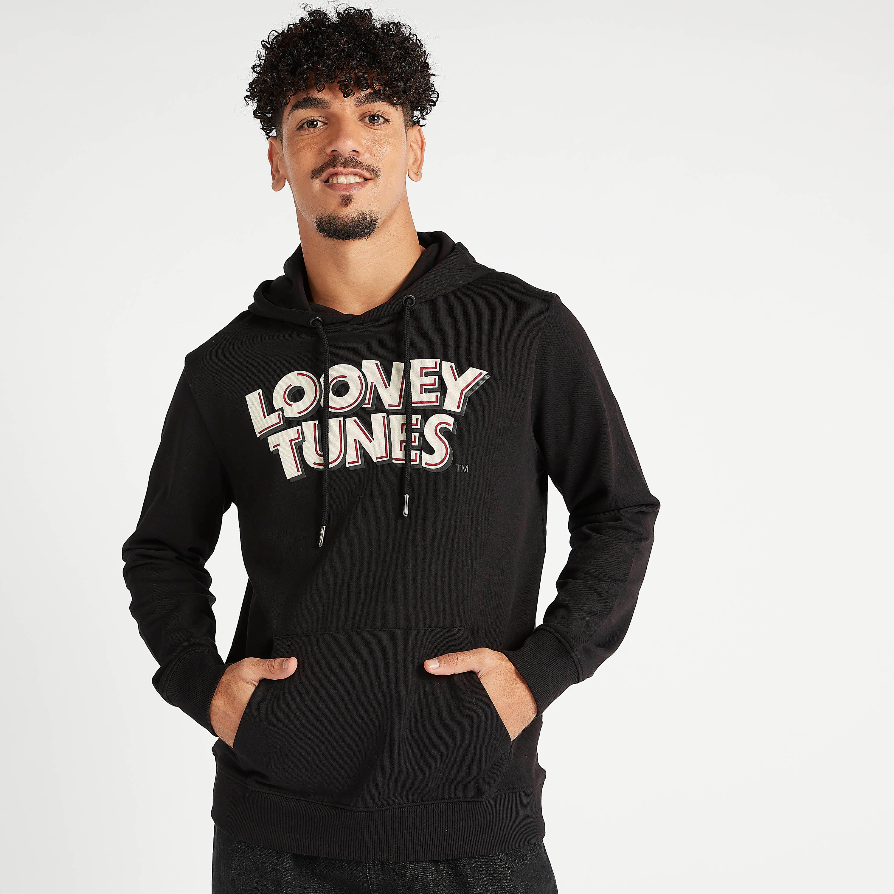 هودي مستدام بأكمام طويلة وجيوب وطبعات لوني تيونز-men-winterwear-hoodiesandsweatshirts-image-4