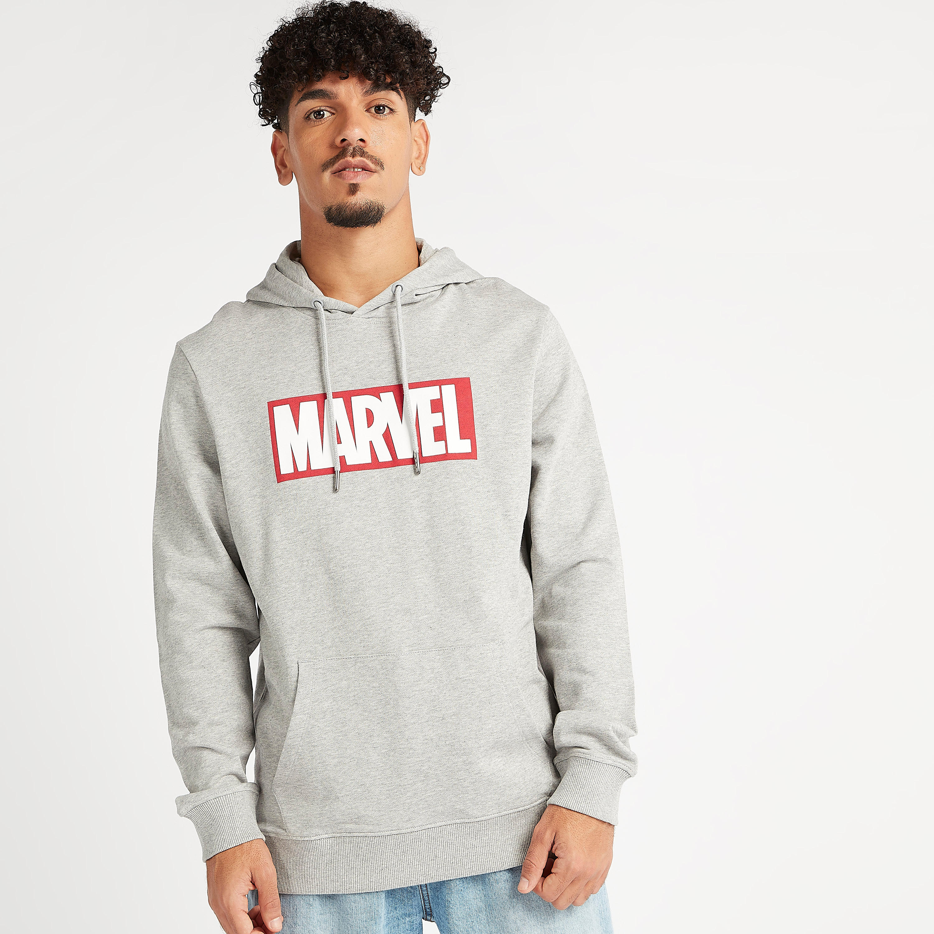هودي مستدام بطبعات مارفل وأكمام طويلة وجيوب-men-winterwear-hoodiesandsweatshirts-image-5