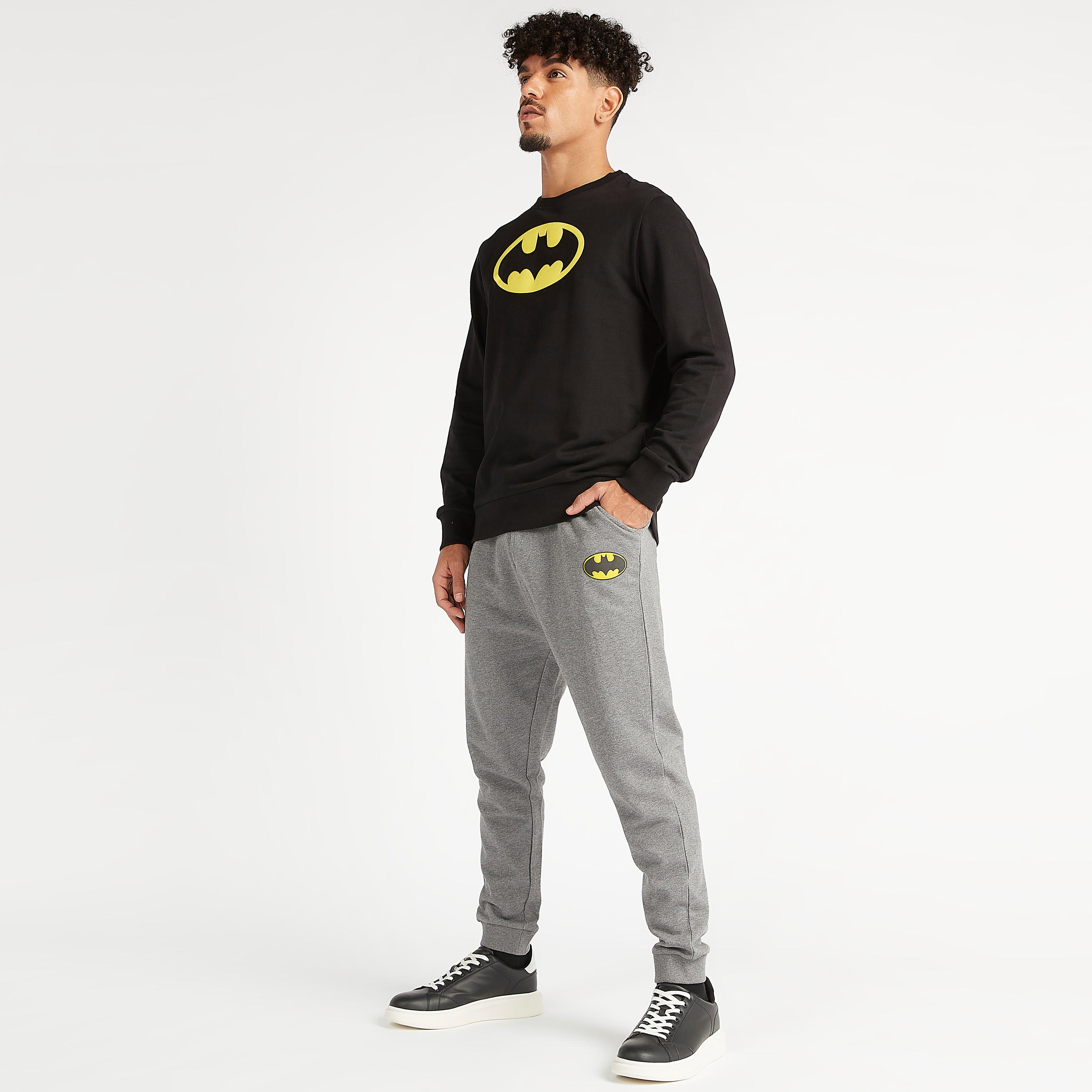 بنطلون رياضي مستدام برباط إغلاق وجيوب وطبعات باتمان-men-clothing-bottoms-joggers-image-4