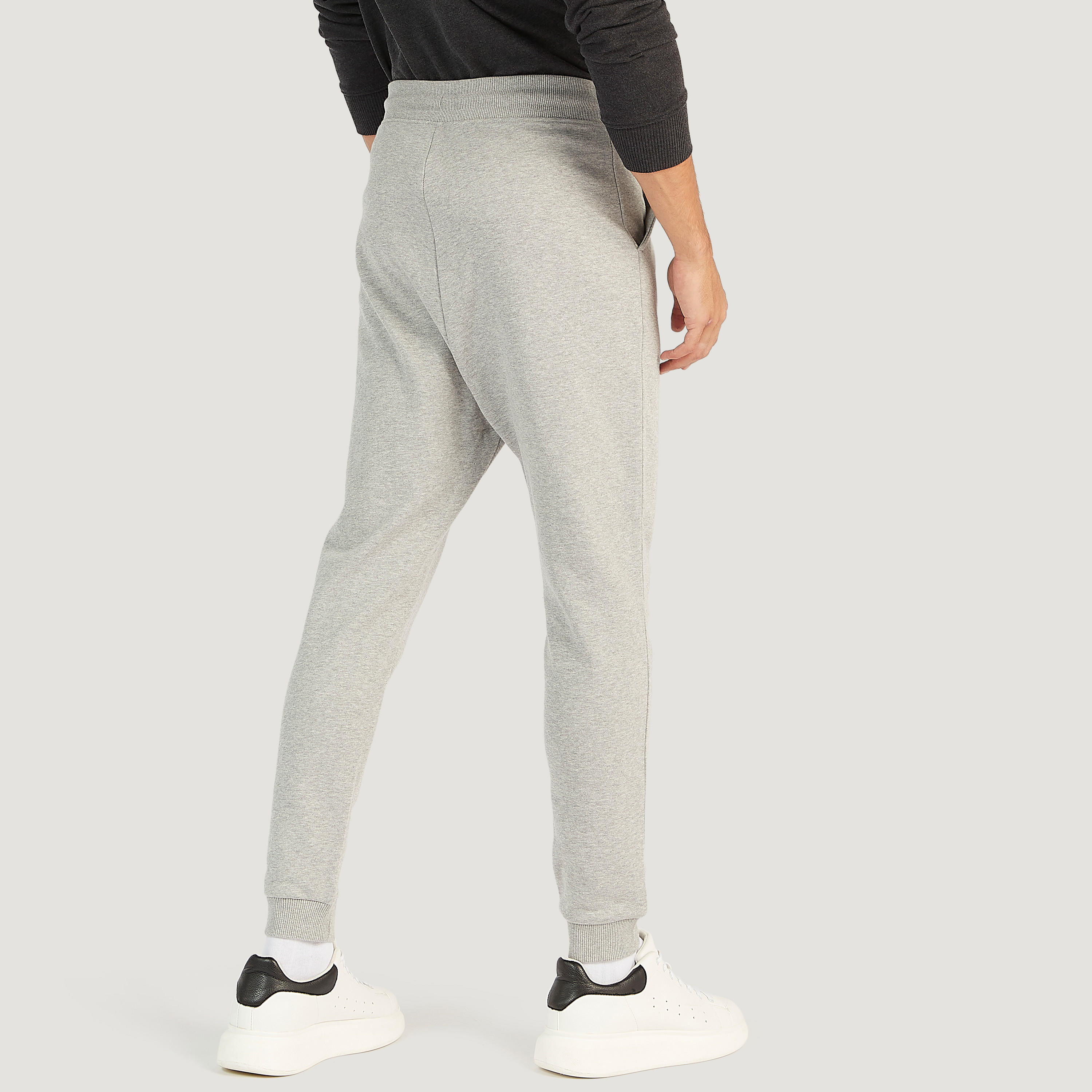 بنطلون رياضي بطبعات سبايدر مان وأرطاف مطّاطيّة ورباط وجيوب-men-clothing-bottoms-joggers-image-1
