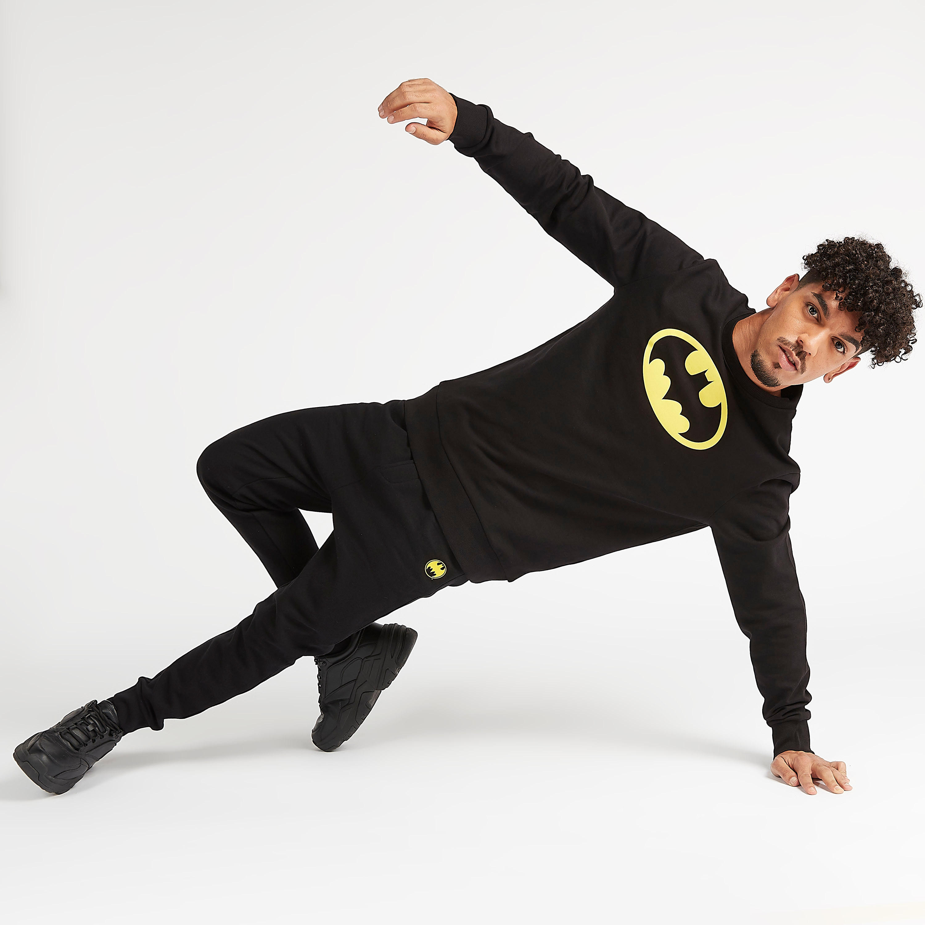 بنطلون رياضي بخصر متوسّط الارتفاع وجيوب وطبعات باتمان ورباط إغلاق-men-clothing-bottoms-joggers-image-4