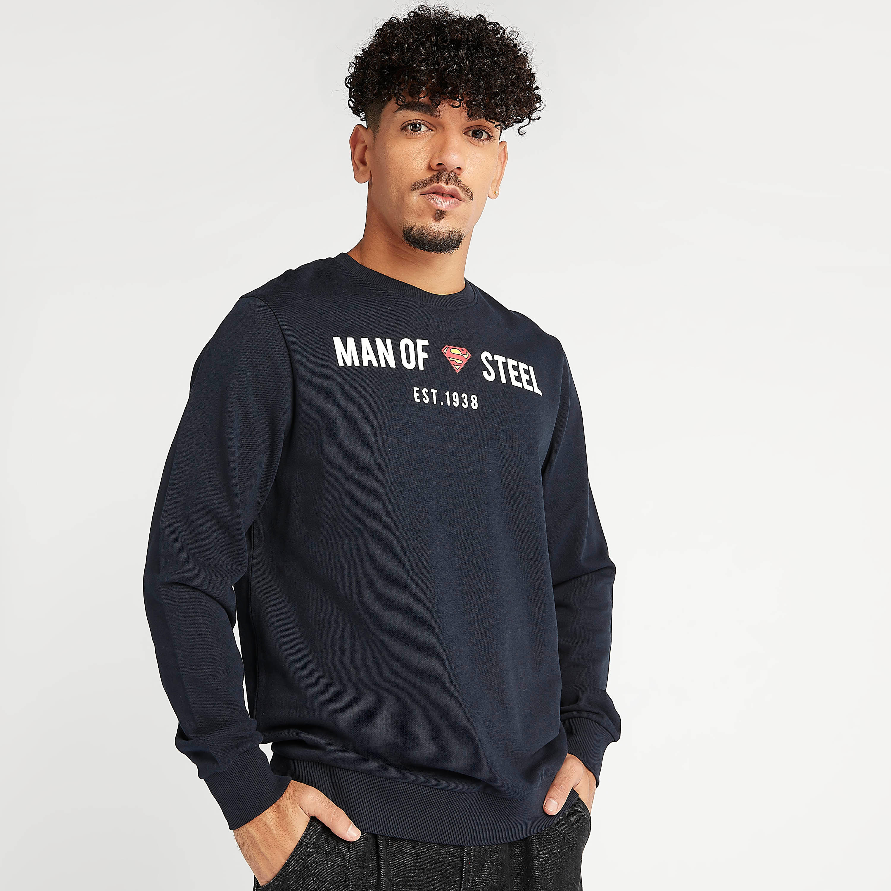 سويت شيرت مستدام بياقة ضيقة وأكمام طويلة وطبعات سوبر مان-men-winterwear-hoodiesandsweatshirts-image-1